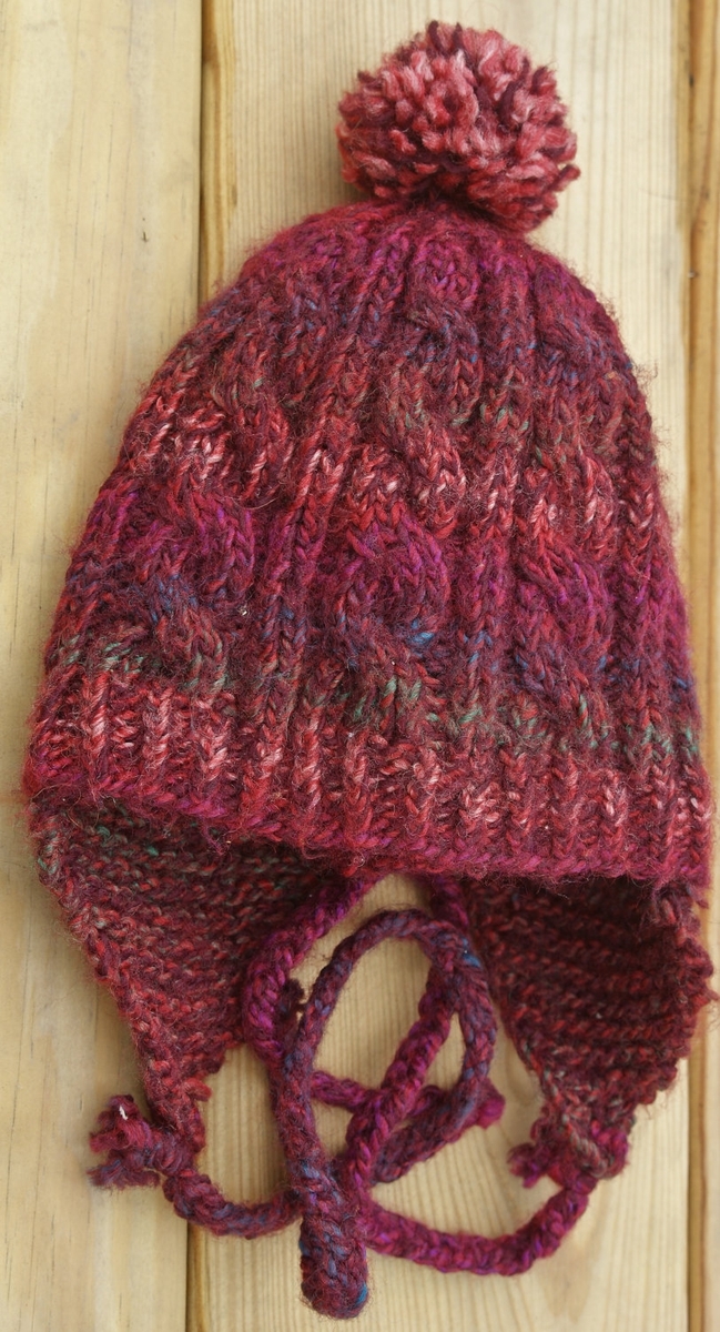 Woman's Cabled Hat With Earflaps 2