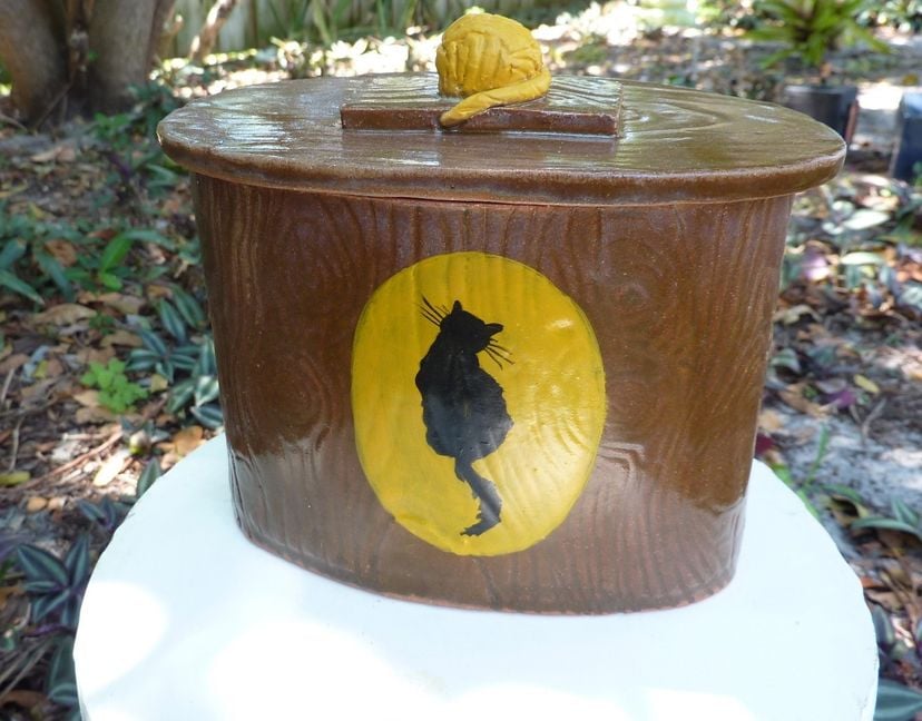 Cat Urn With A Wood Grain