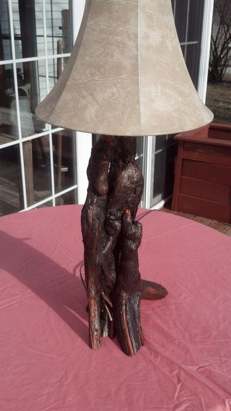 Cyprees Knee Lamp