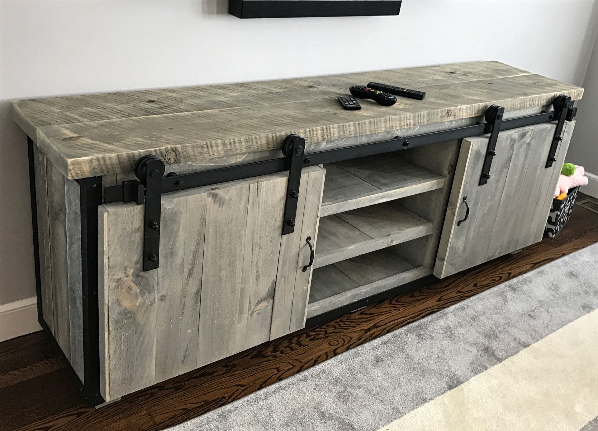 Rustic Industrial Barn Board / Media Stand / Tv / Entertainment Stand W/ Sliding Doors 5 