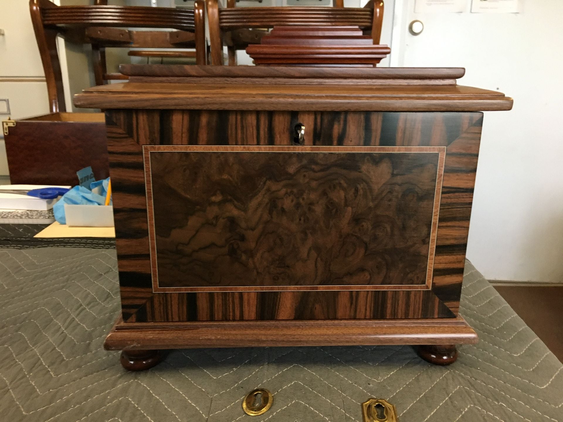 Urn With Tray 6