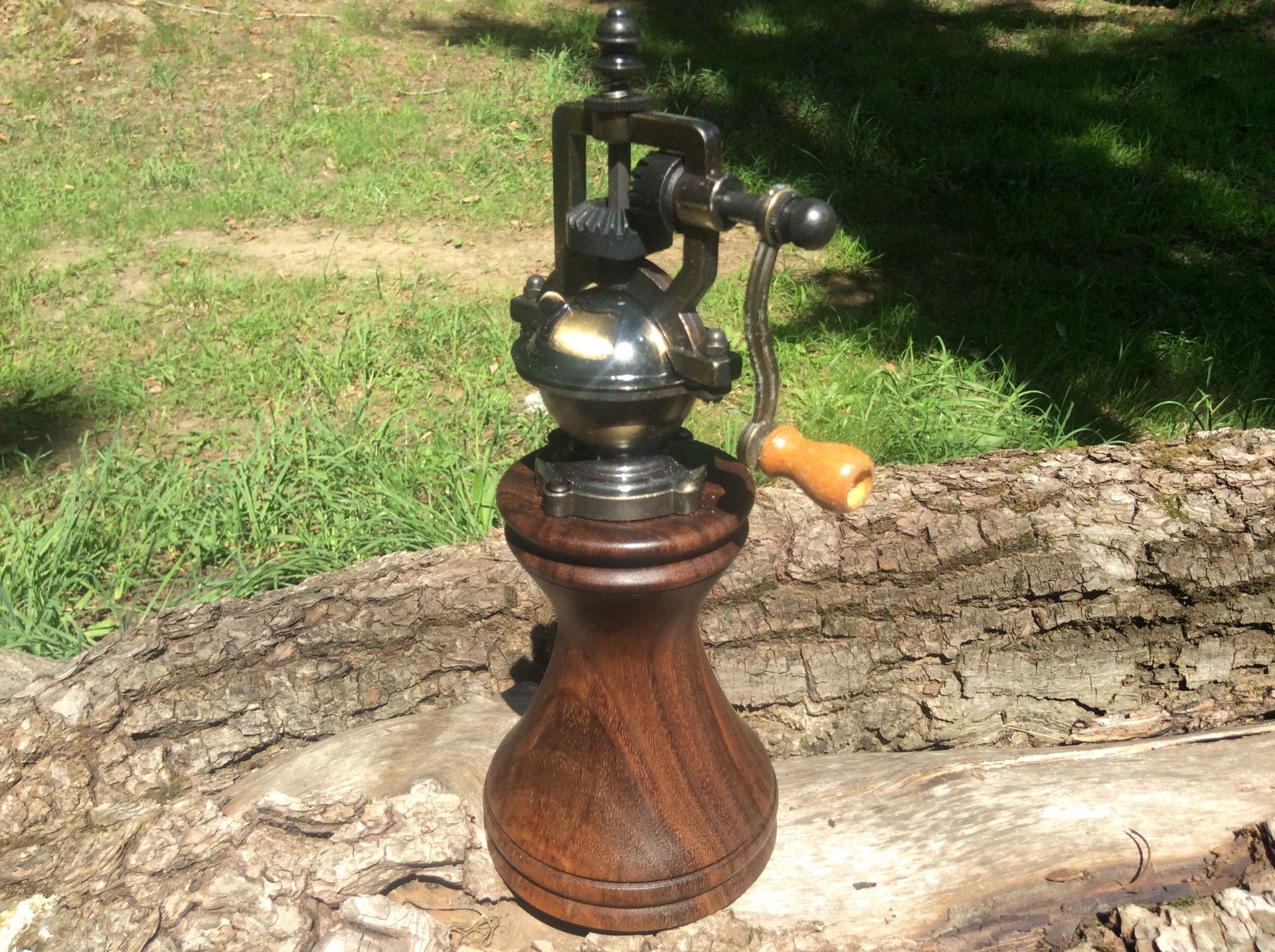 Antique Style Peppermill With Walnut Body 3 