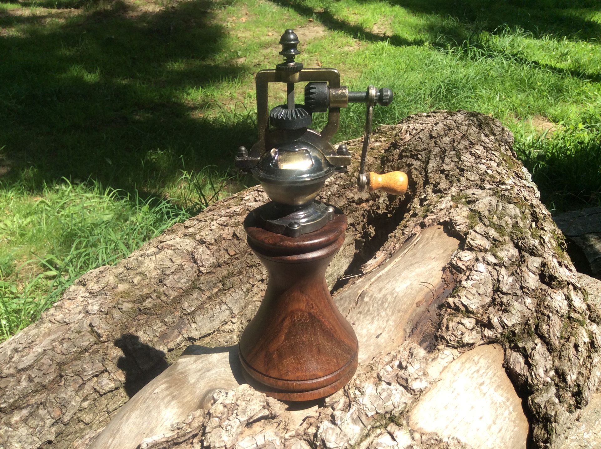 Antique Style Peppermill With Walnut Body 4 