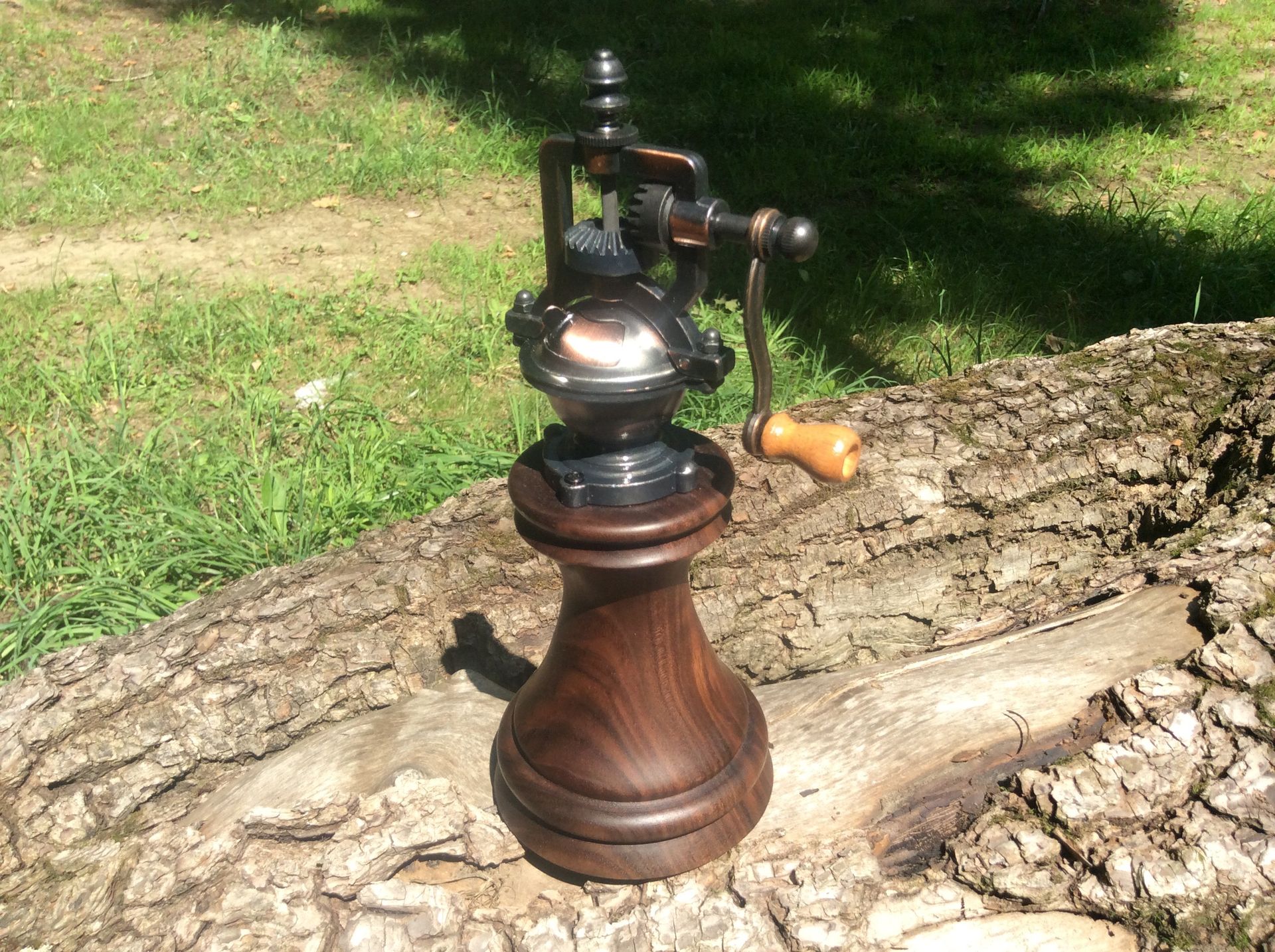 Antique Style Walnut Peppermill 3 