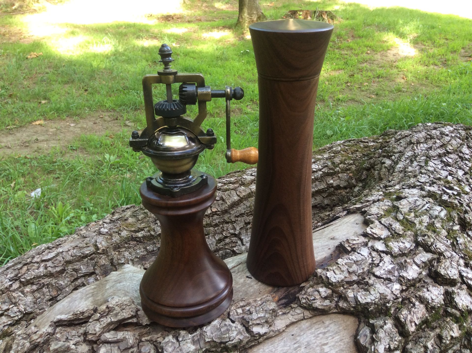 Walnut Antique Style Peppermill And Saltmill 2 