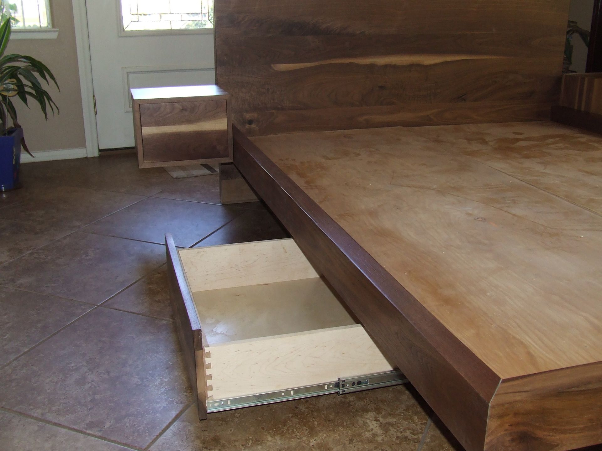 Sappy Walnut Mid-Century Modern Bed And Nightstands 2