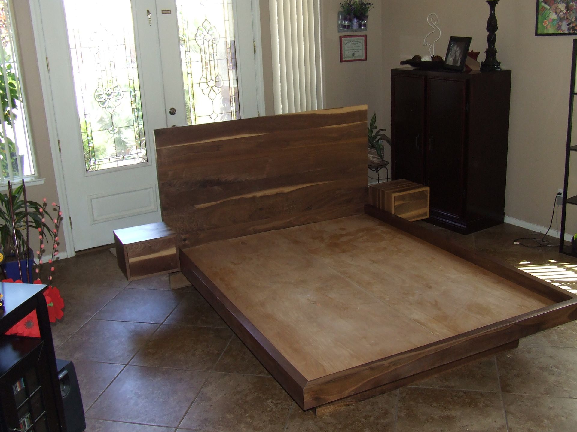 Sappy Walnut Mid-Century Modern Bed And Nightstands 3