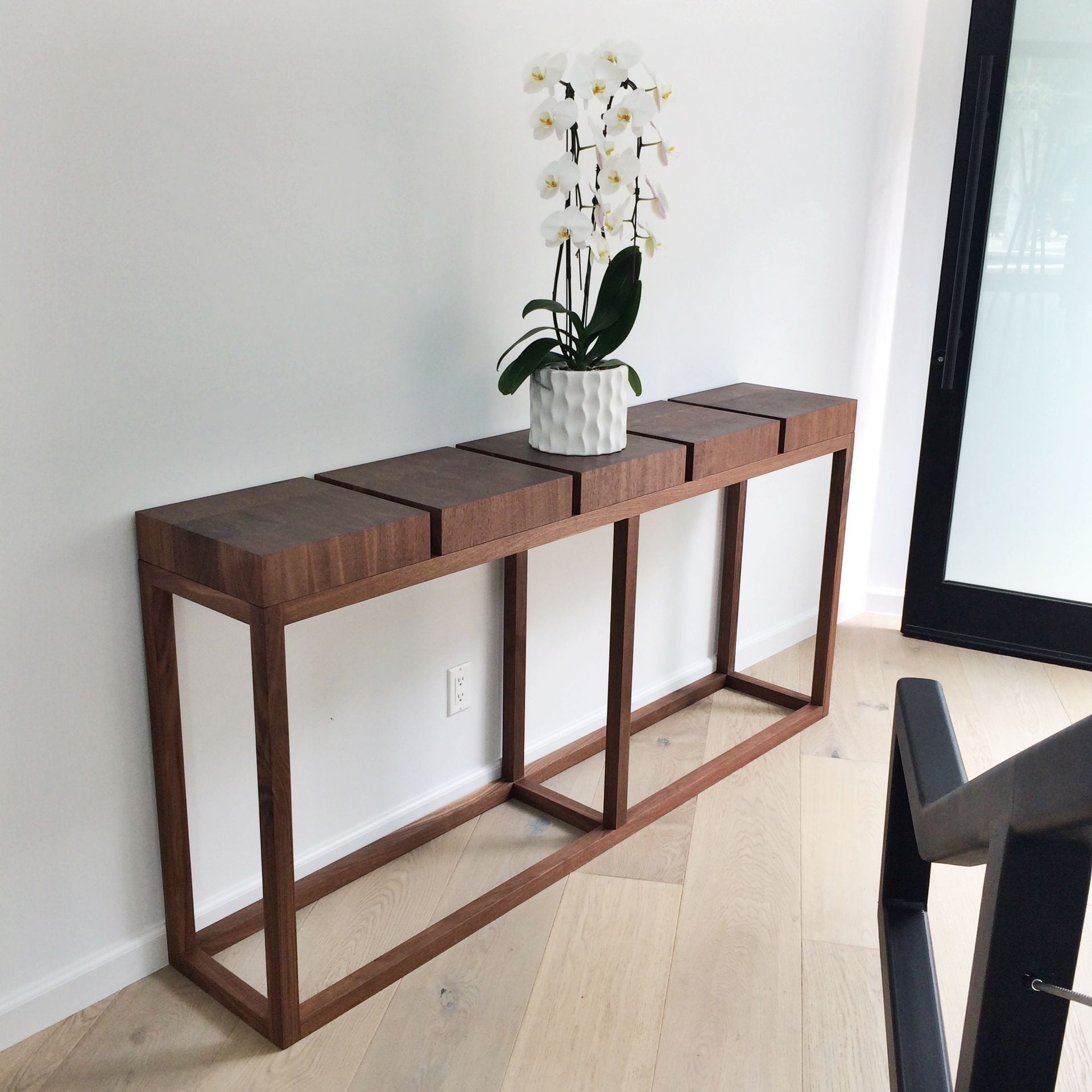 Mandeville Console