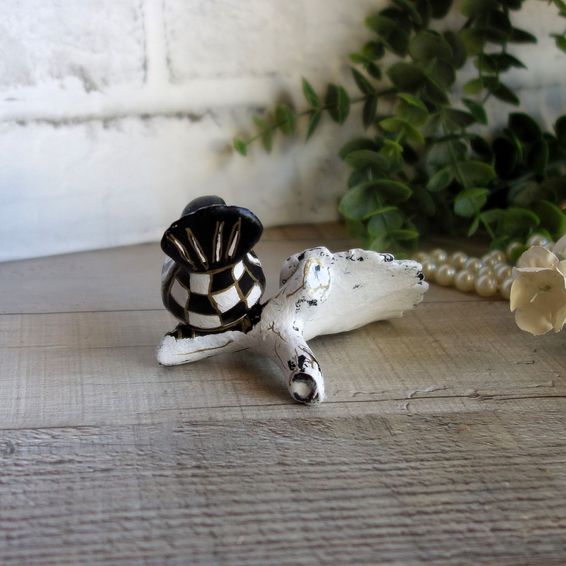 Courtly Songbird Black And White Check Bird Figurine Hand Painted Checked Decor 4 