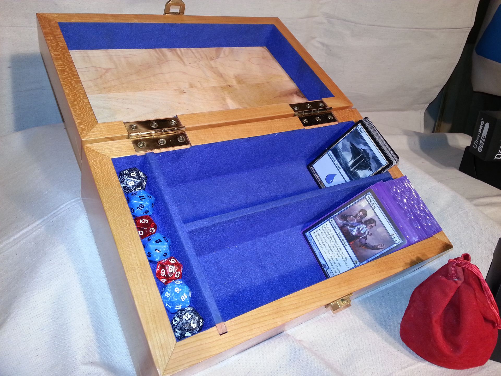 Magic Trading Card Game Carrying Case 4