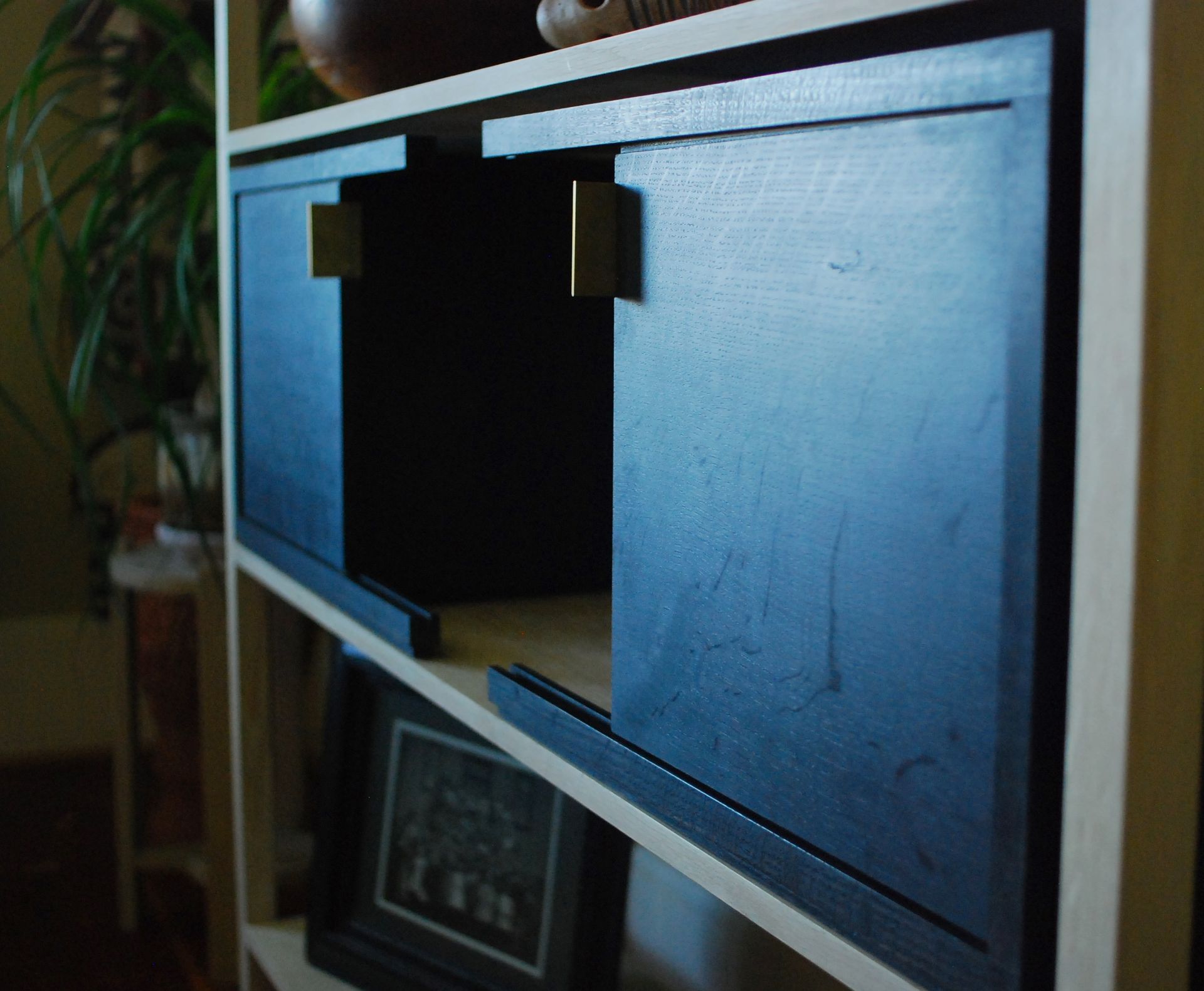 Shelf With Movable Compartments 3