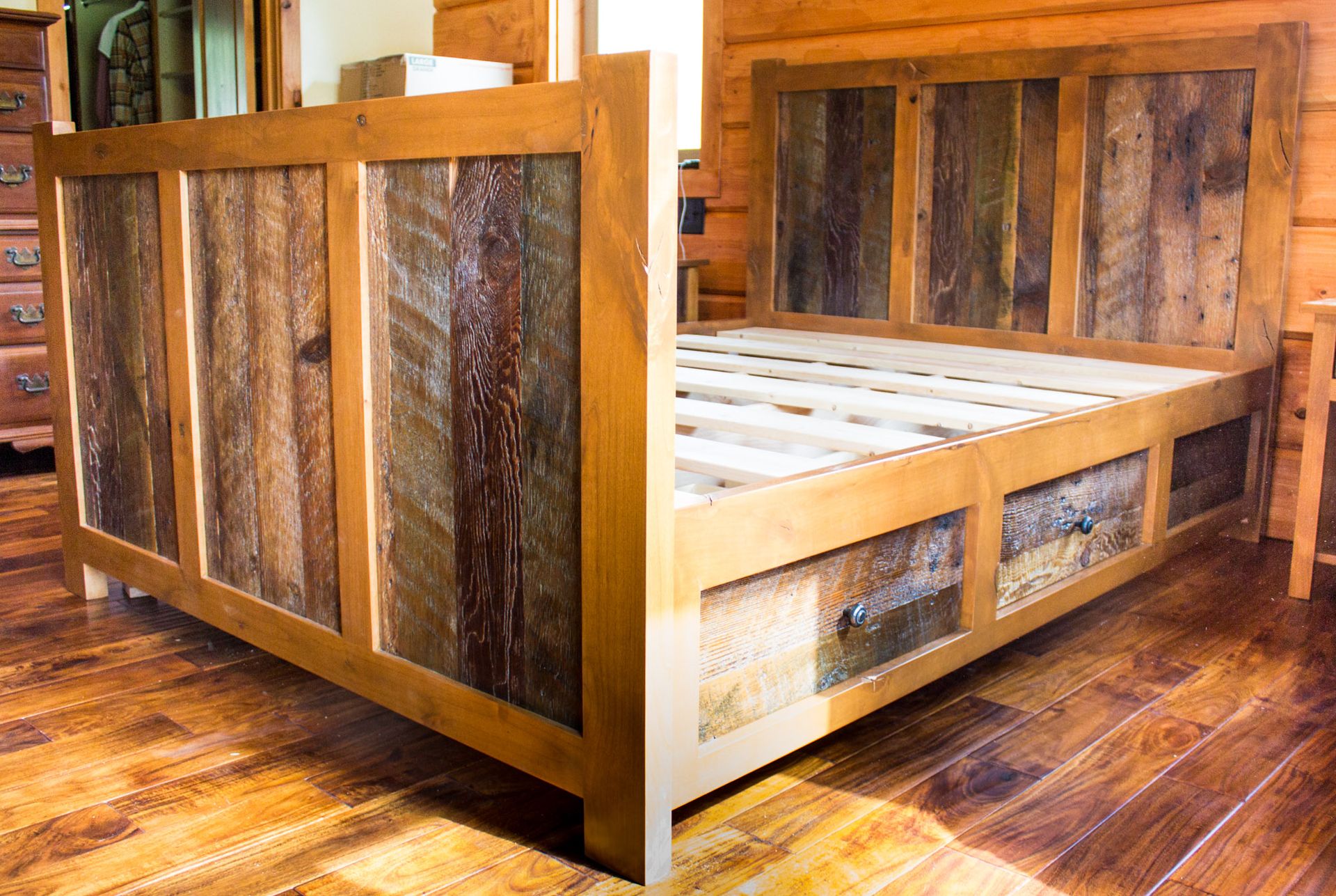 4 Drawer Rustic Reclaimed-Barn Wood Platform Queen Bed
