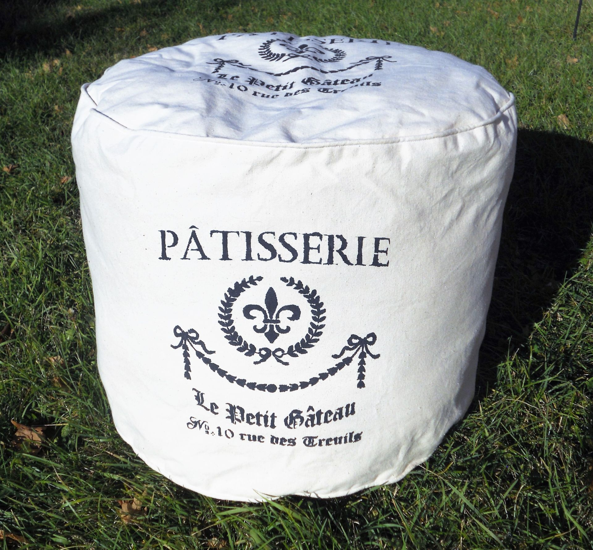 Patisserie Pouf, Hassock, Ottoman