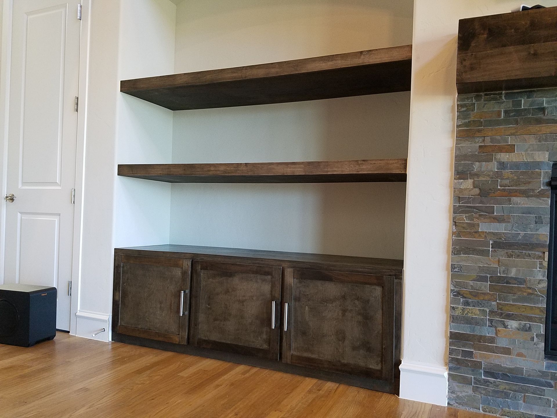 Built-In Shevles & Media Storage 2 