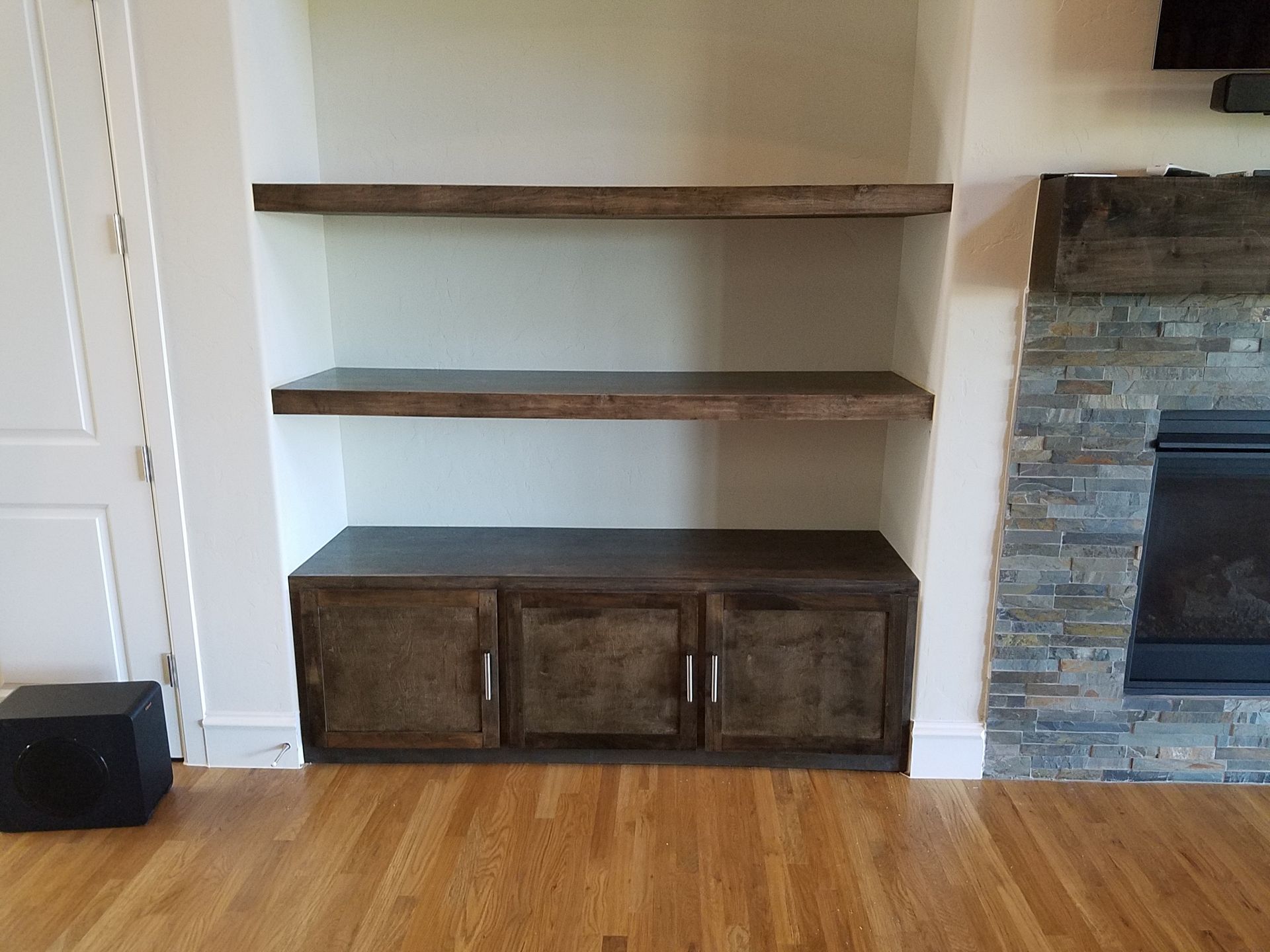 Built-In Shevles & Media Storage 3 