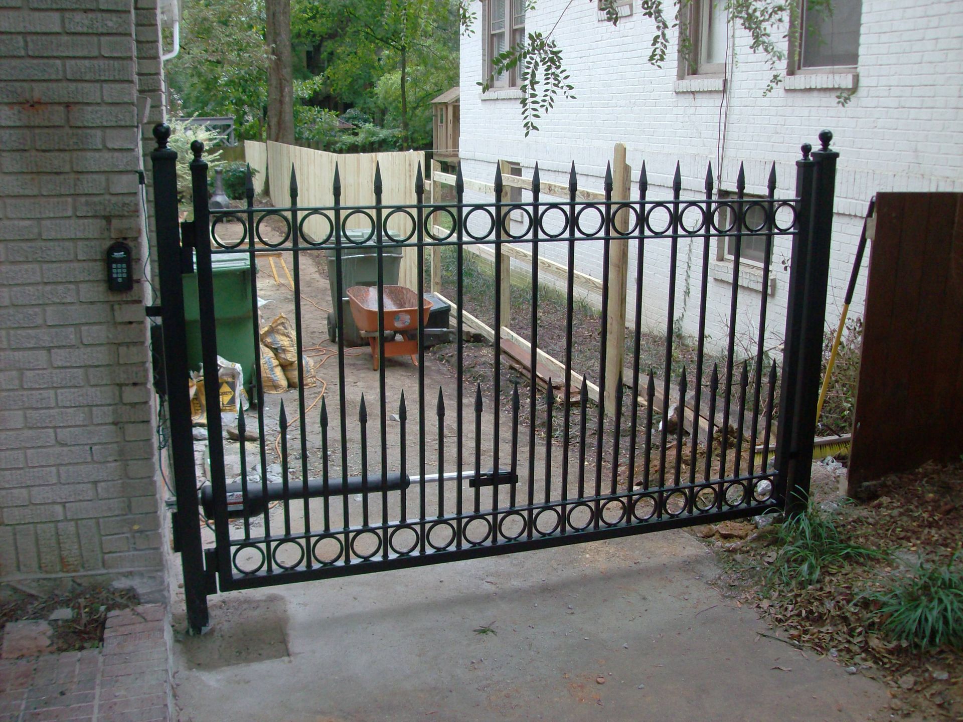 Gates With Rings And Puppy Pickets