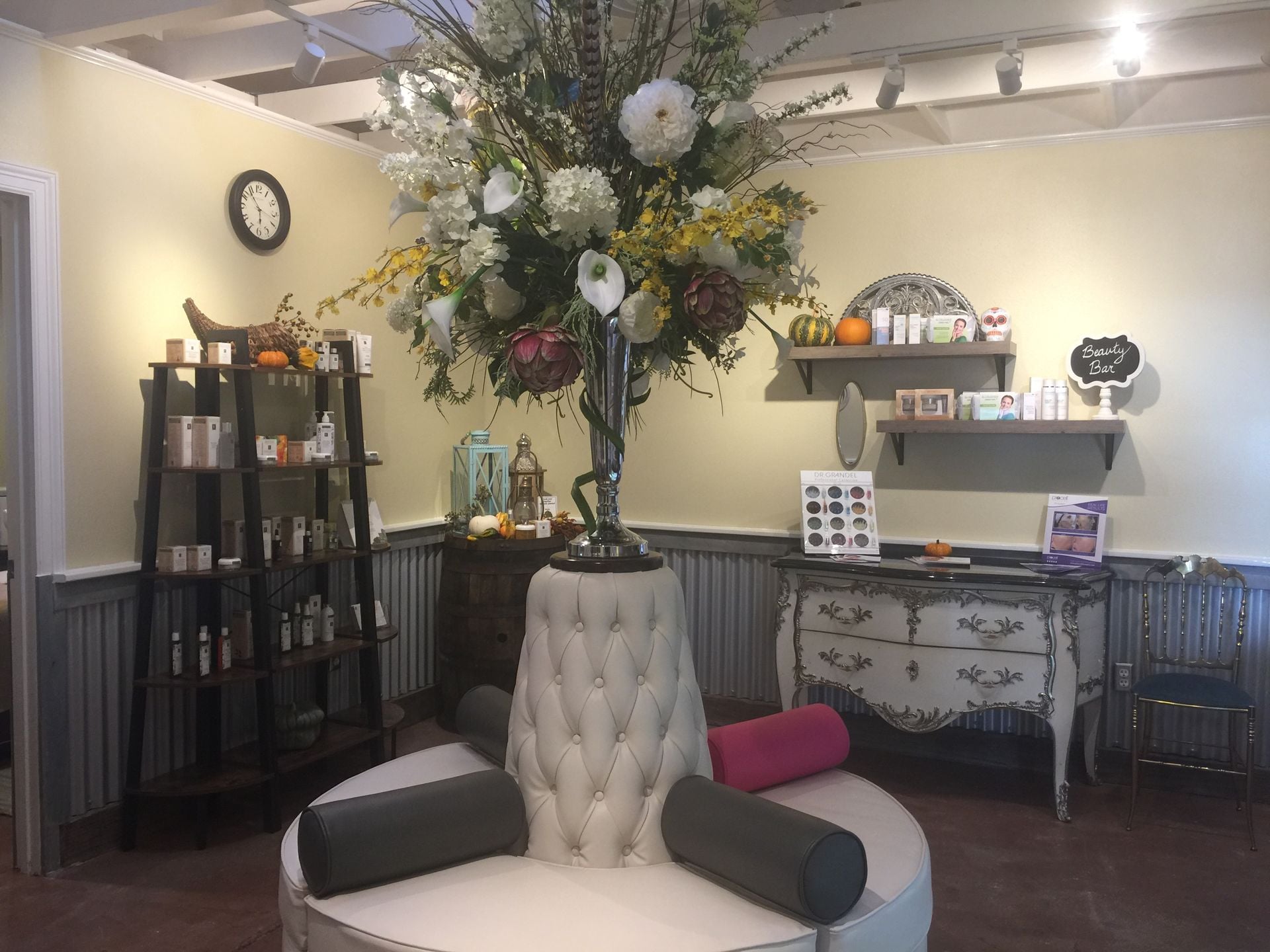 Boutique Spa Circle Settee Sofa