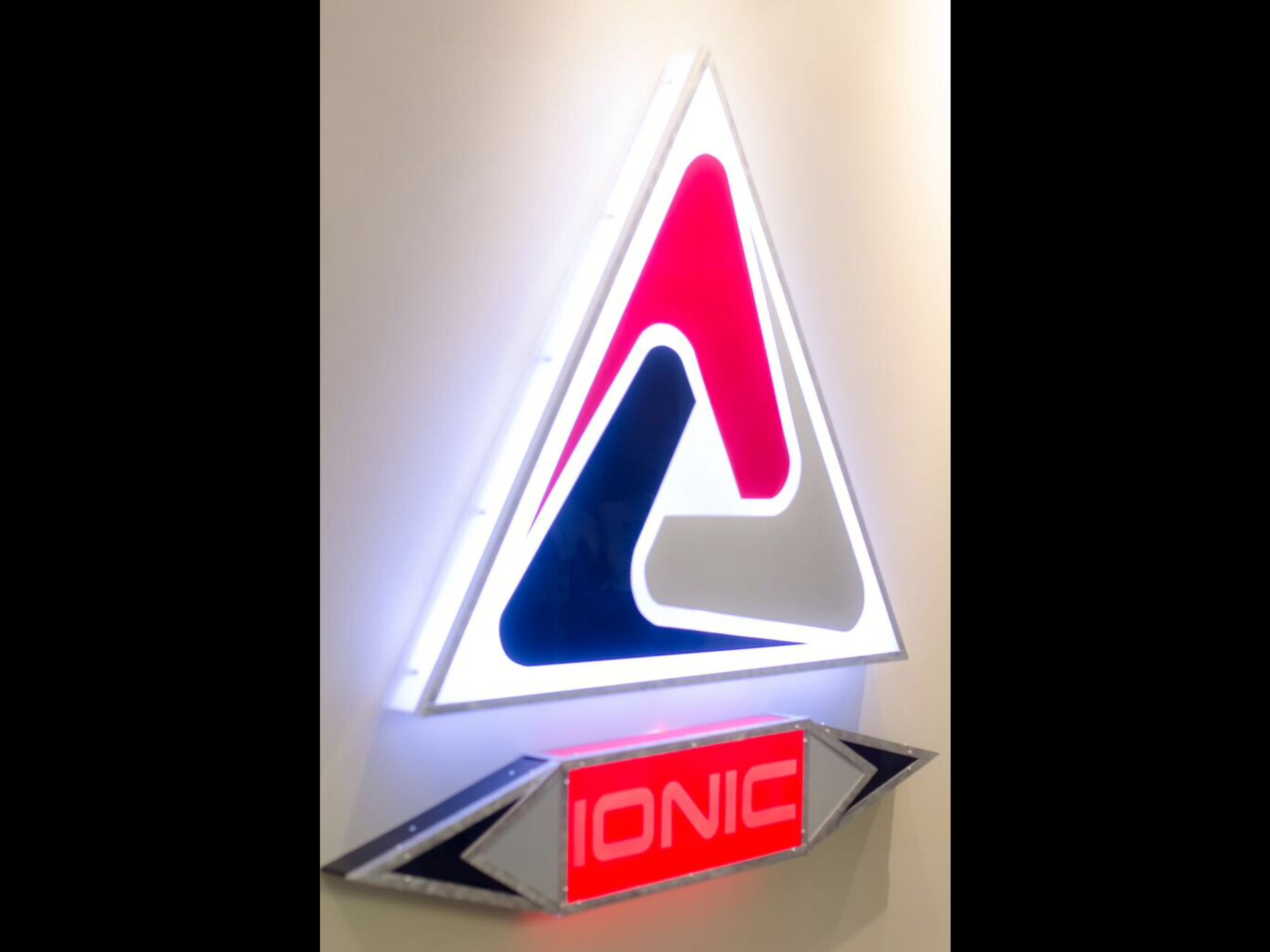 Custom Contemporary Sign Marketing Feature 3 