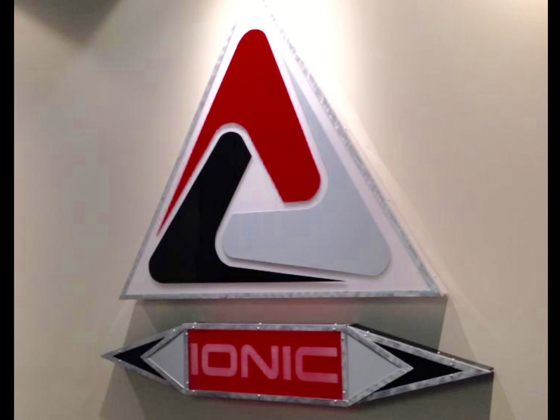 Custom Contemporary Sign Marketing Feature 4 