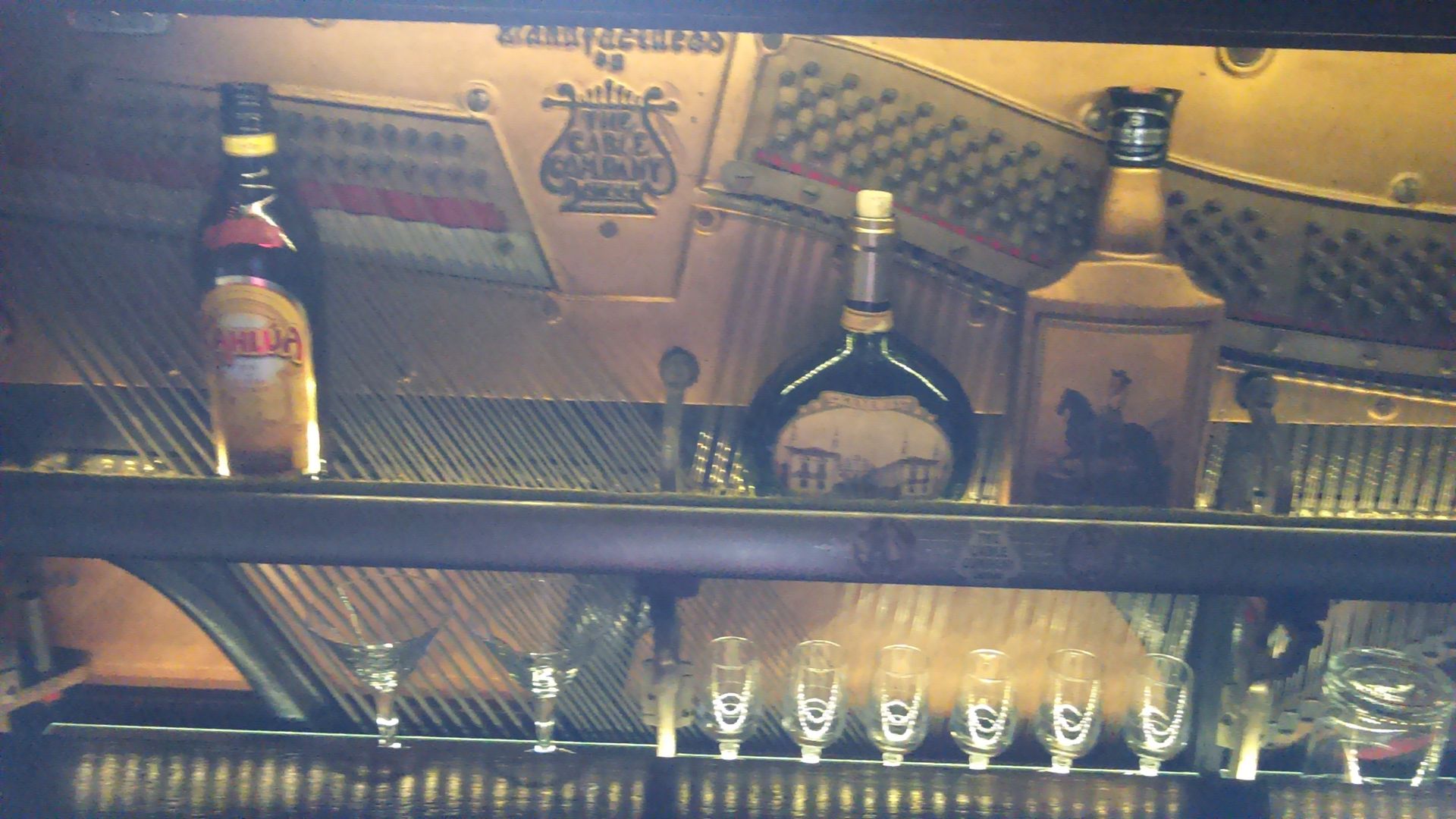 1910 Piano Bar / Liquor / Wine 4 