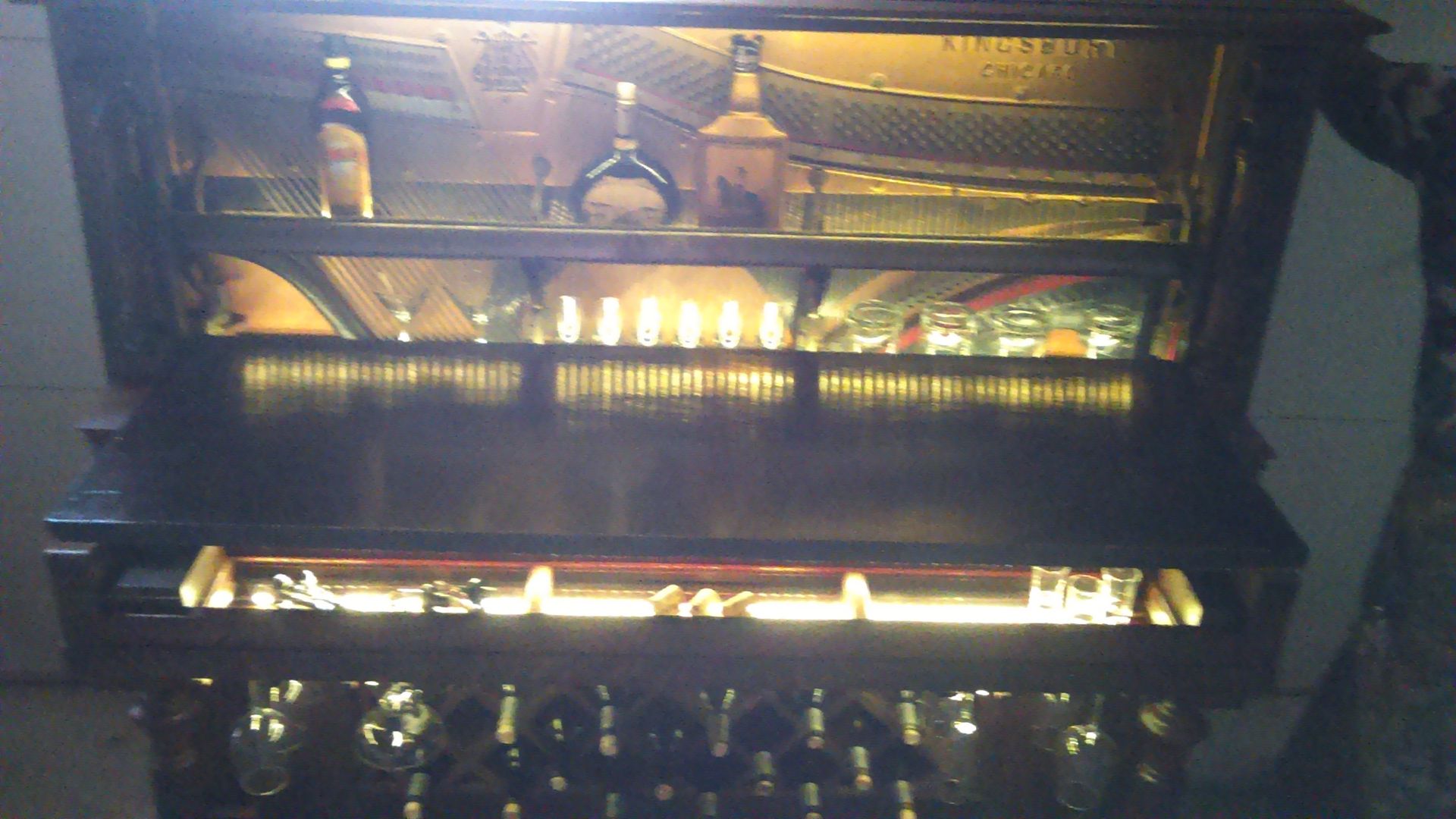 1910 Piano Bar / Liquor / Wine 5 
