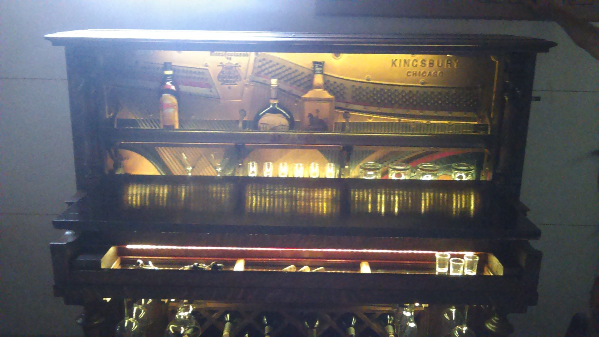 1910 Piano Bar / Liquor / Wine 6 