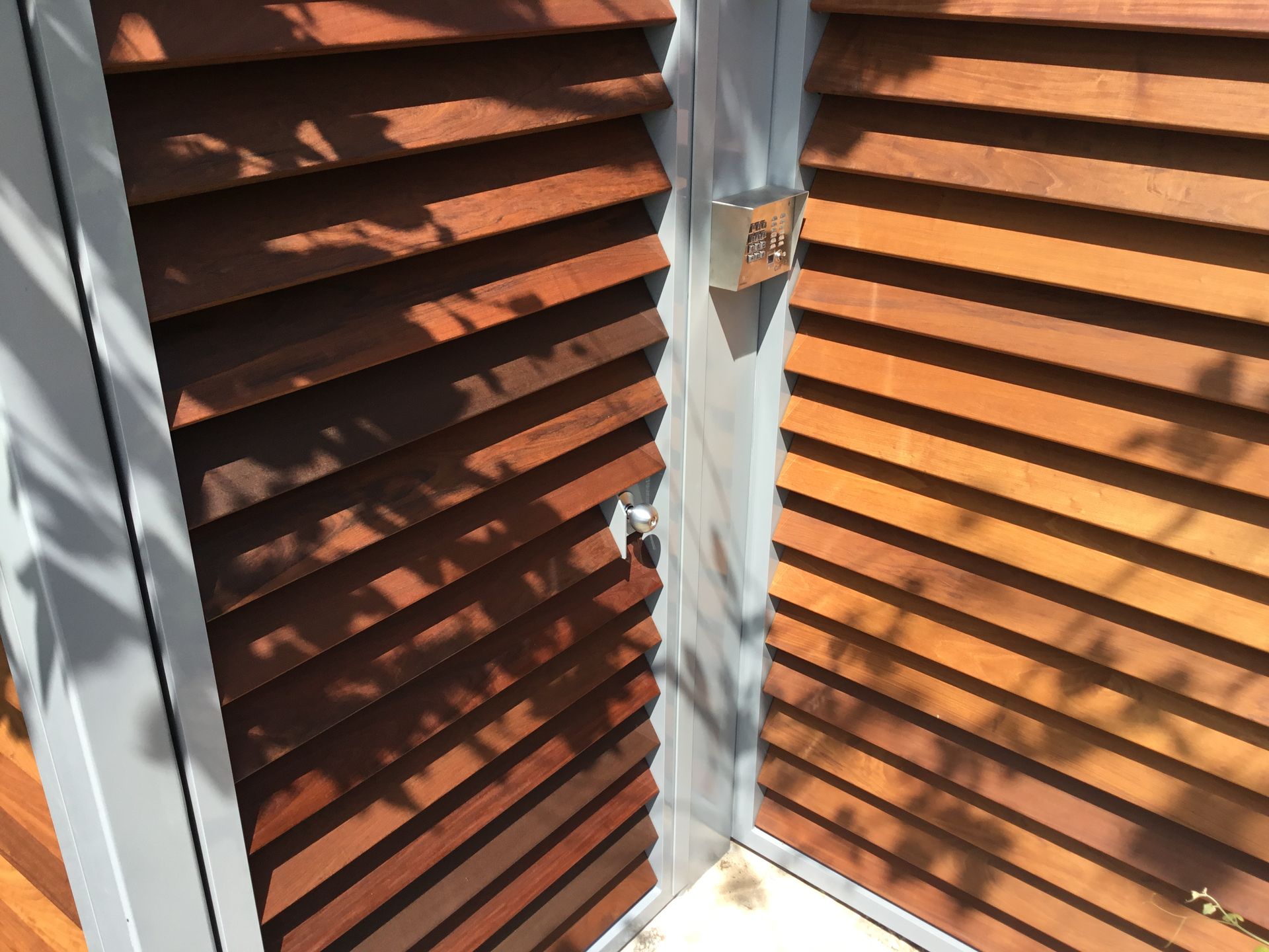 Aluminum + Ipe Modern Metal Gate 4