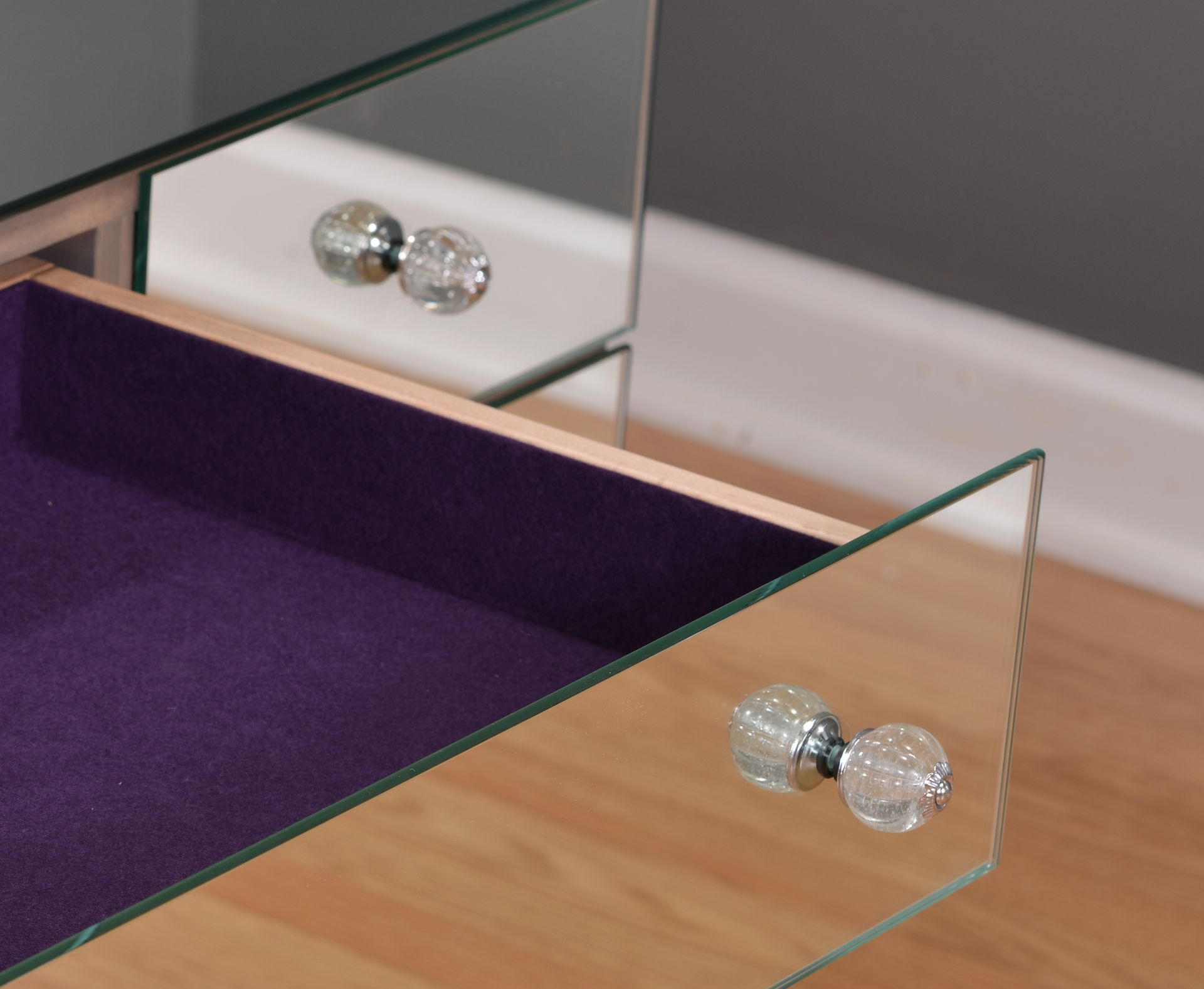 Hollywood Glam - Sex And The City Movie - Carrie Bradshaw's Vanity & Mirror 3
