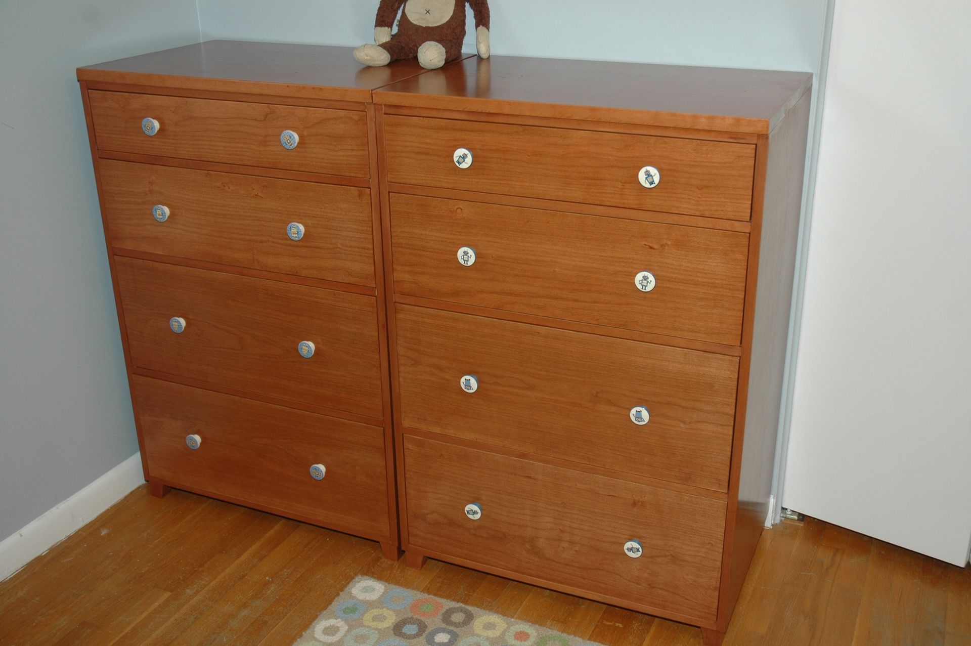 Cherry 4 Drawer Dressers 1