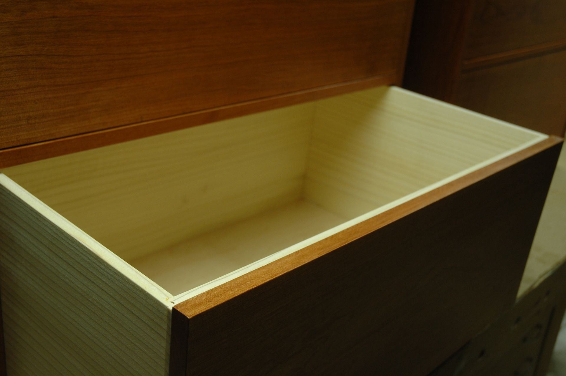 Cherry 4 Drawer Dressers 4