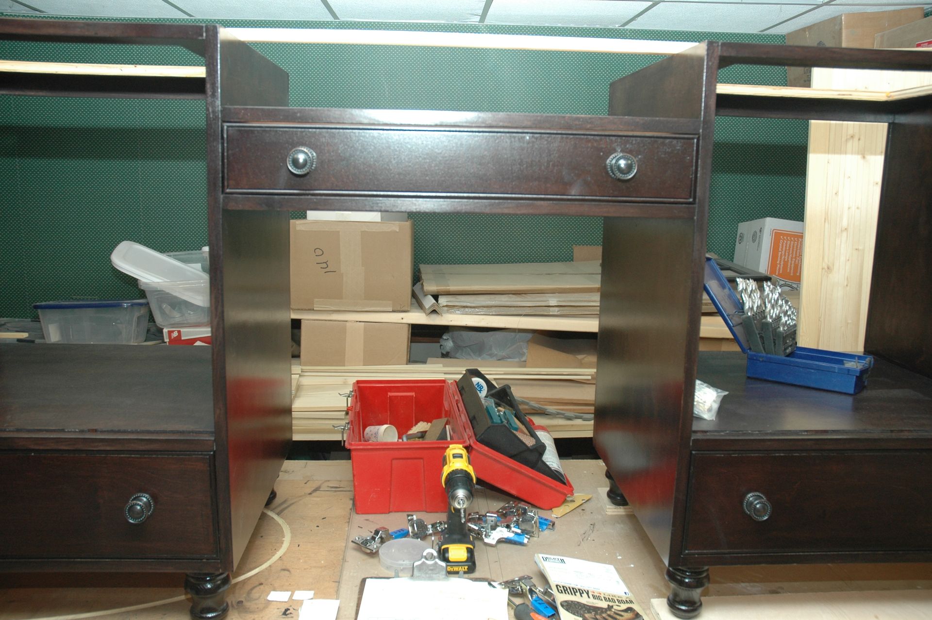 96" Double Vanity And Makeup Station 3