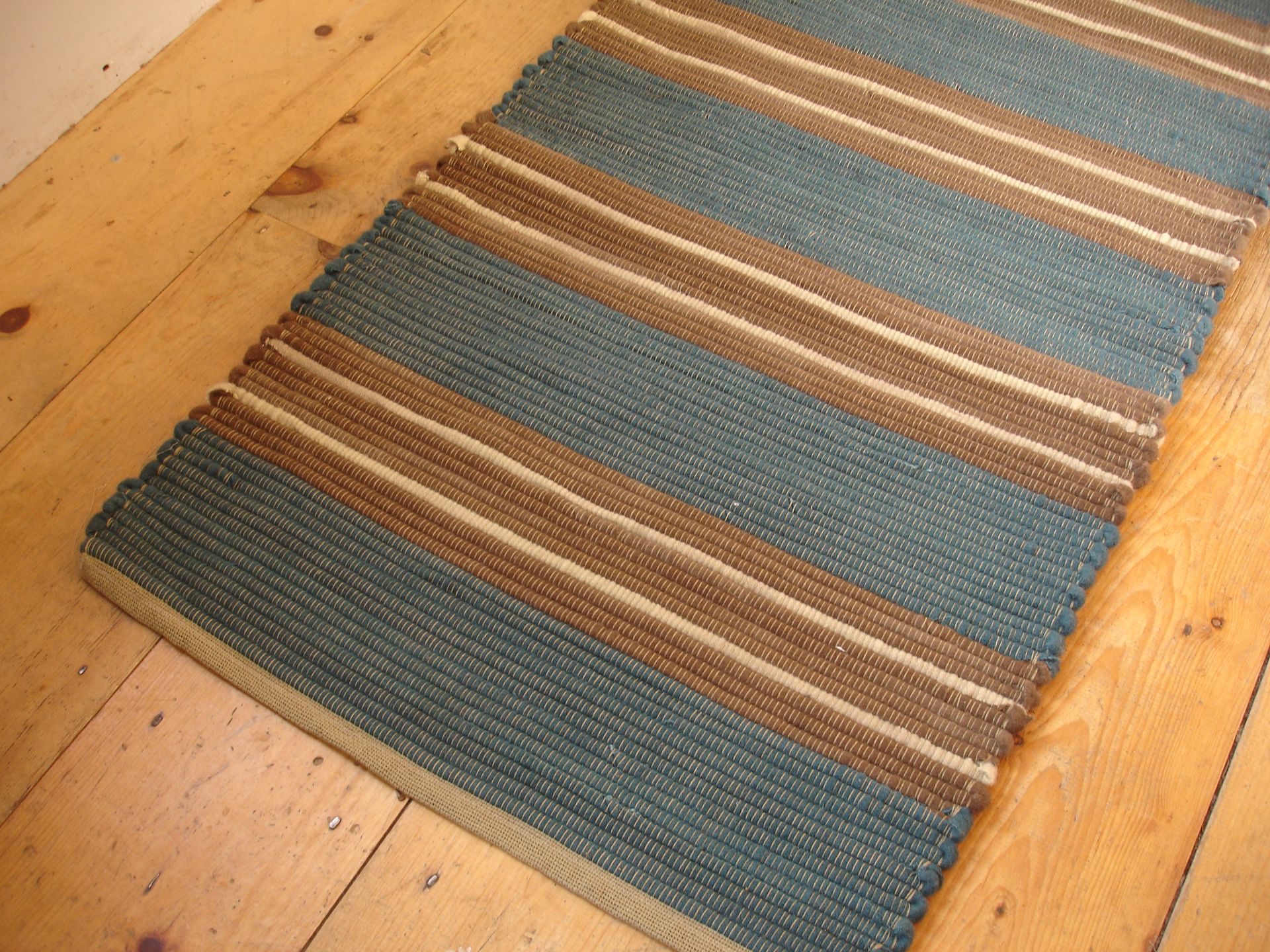 Earthy Brown Or Blue Brown Wool Rug 2 Ft X 4 Ft Hand-Woven 5 