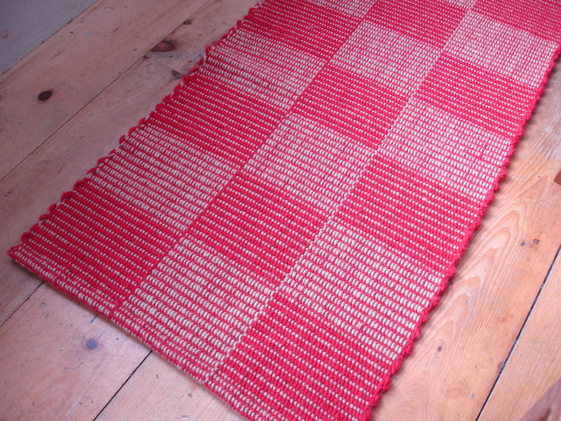 Red Beige Hand-Woven Wool Check Rug 25 In By 50 In