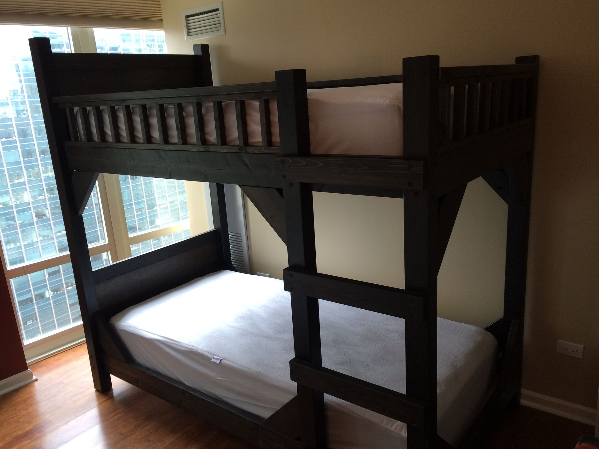 Twin And Queen Size Bunk Beds 2 