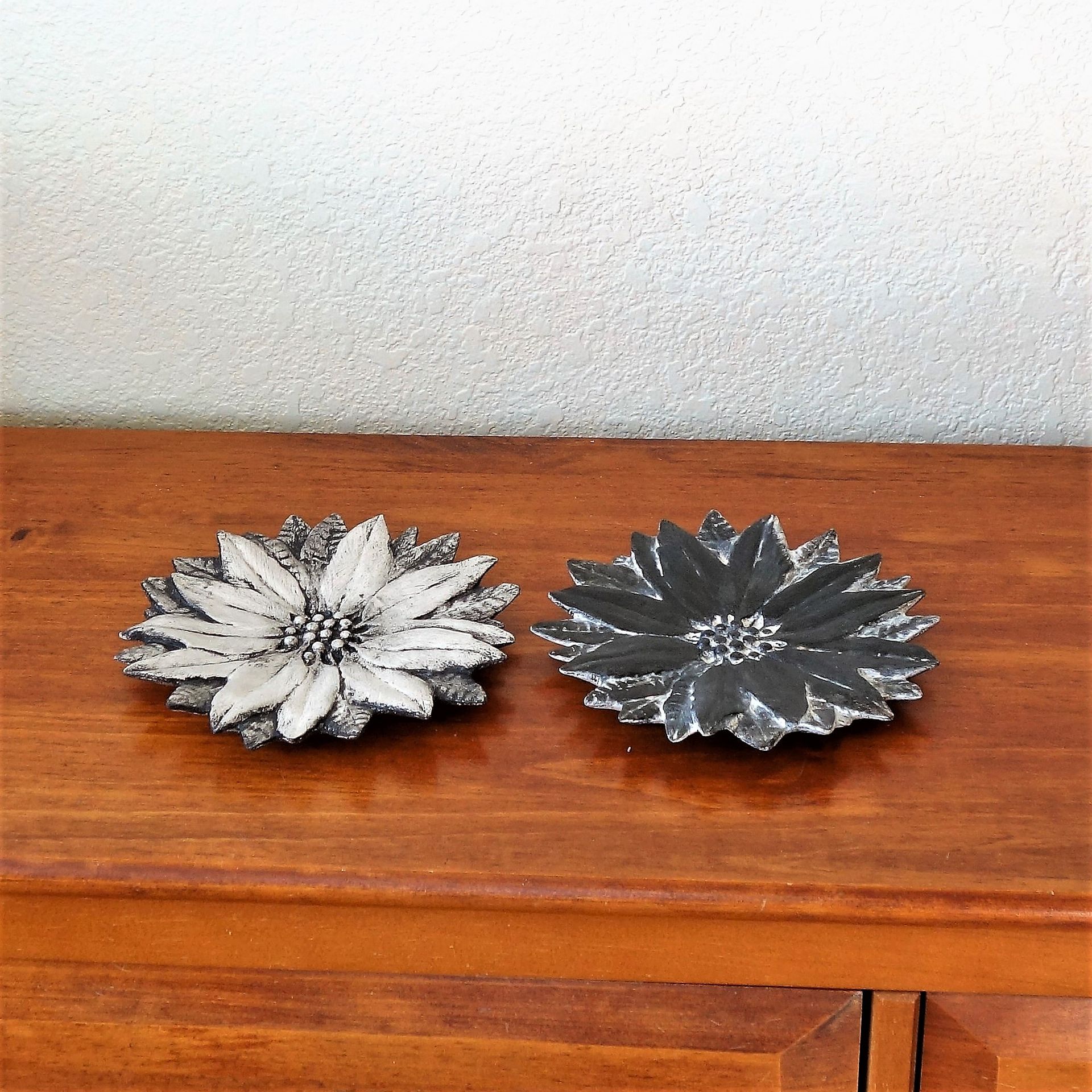 Farmhouse Flower Plaques Black And White Set Of 2 2 