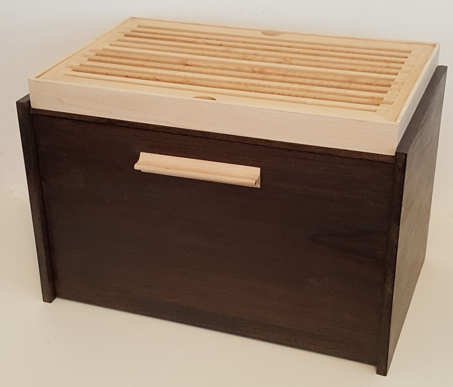 Breadbox W/ Crumb Catching Cutting Board