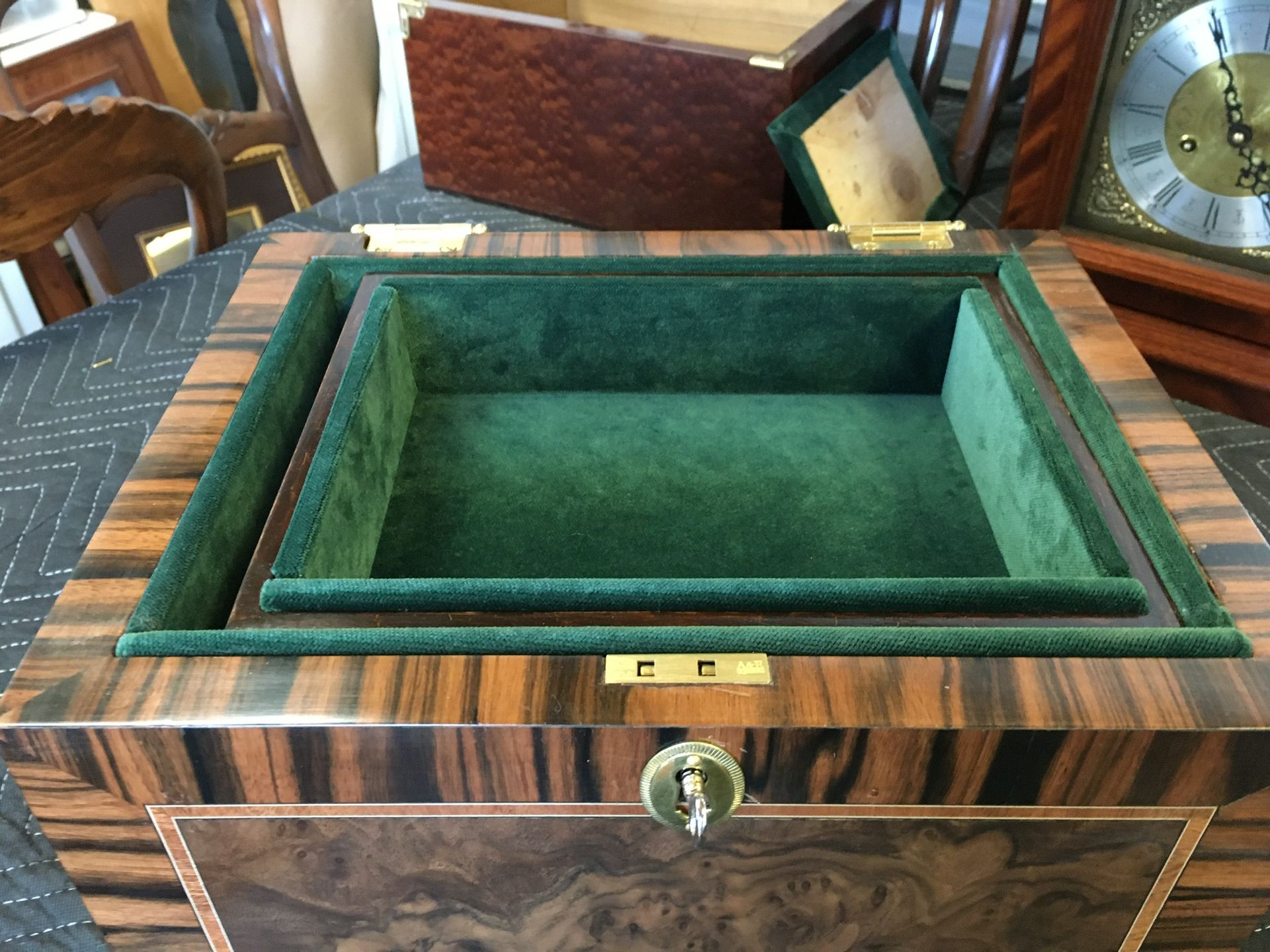 Urn With Tray 3