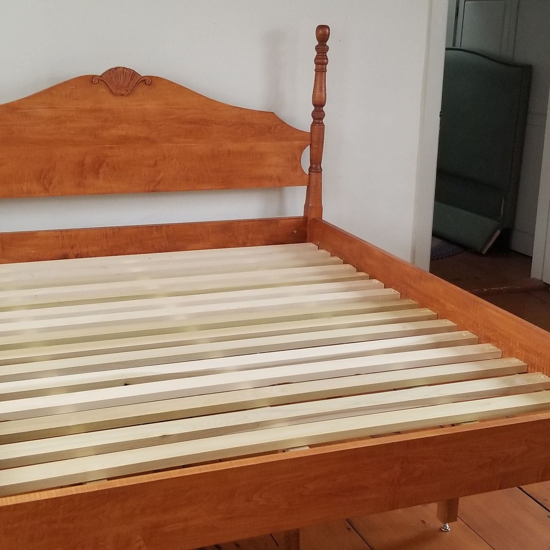 Tiger Maple Four Posts Bed With A Shell Carving Headboard Bed