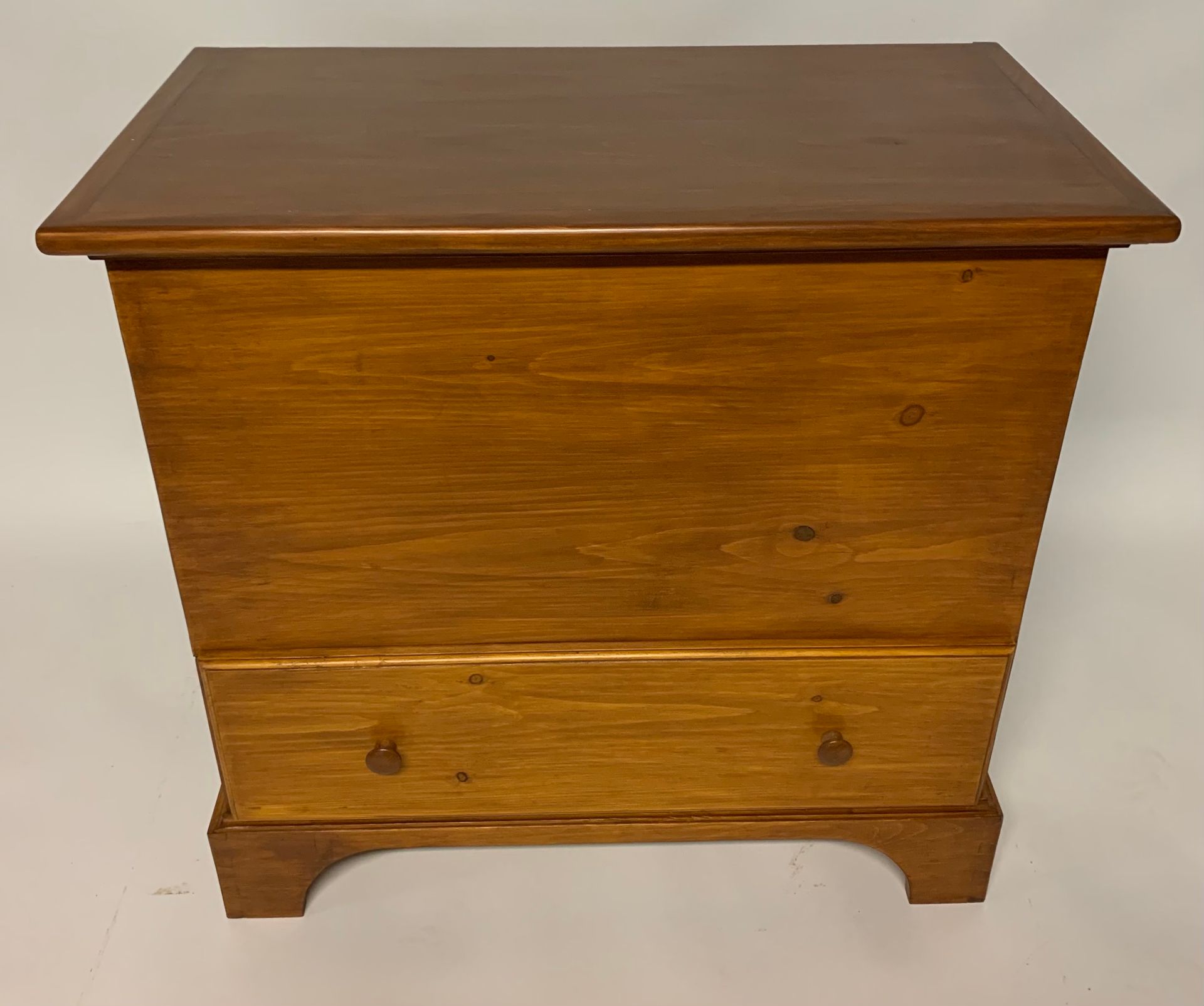 Shaker Blanket Chest