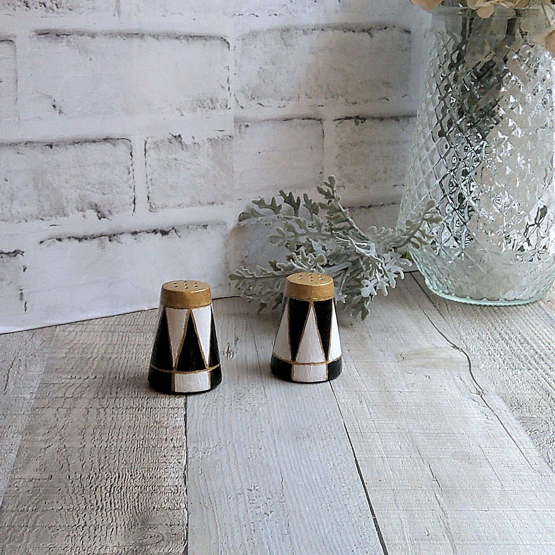 Harlequin And Elegant Checks Black And White Salt & Pepper Shakers 2 