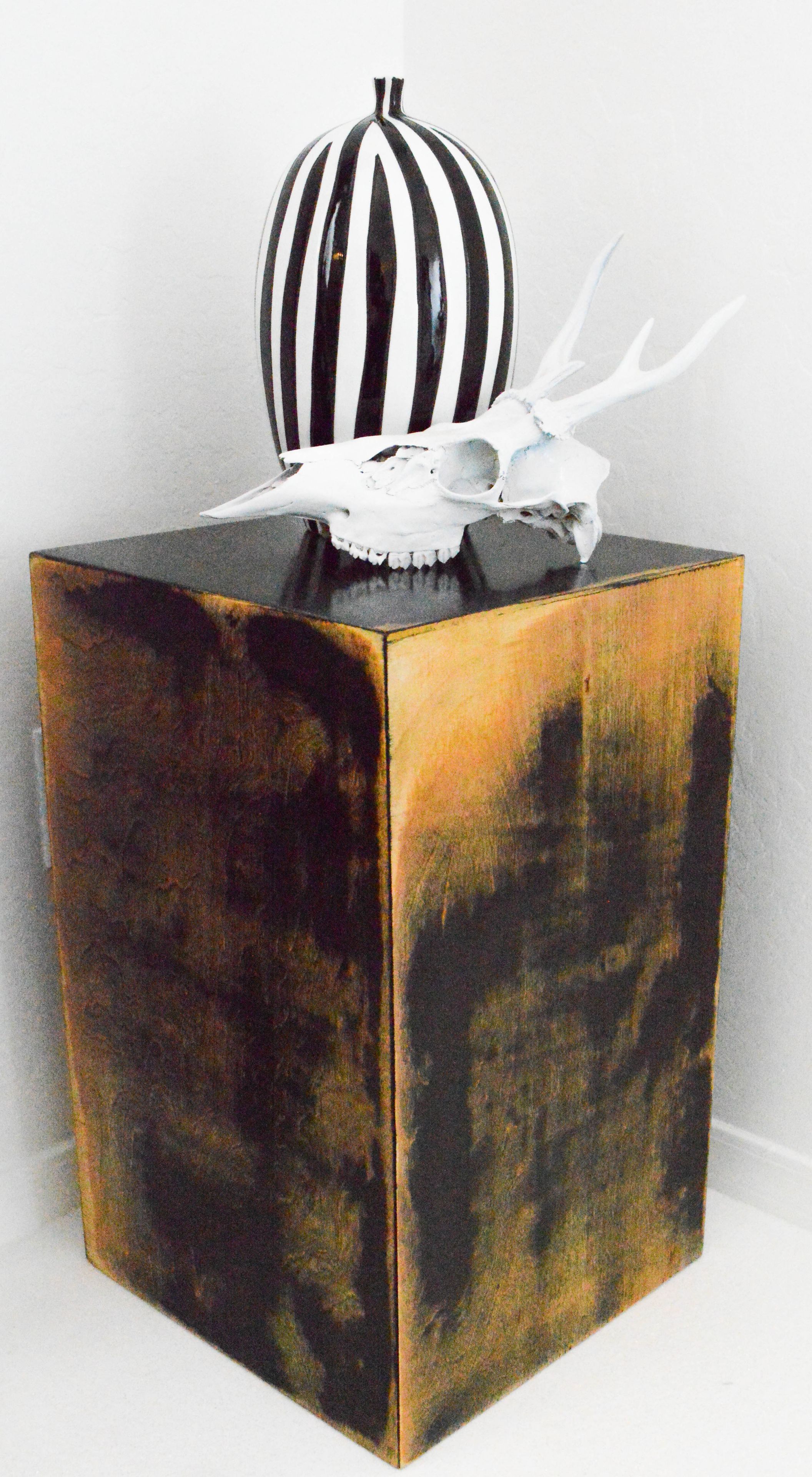 Modern Decorative End Table Or Art Stand
