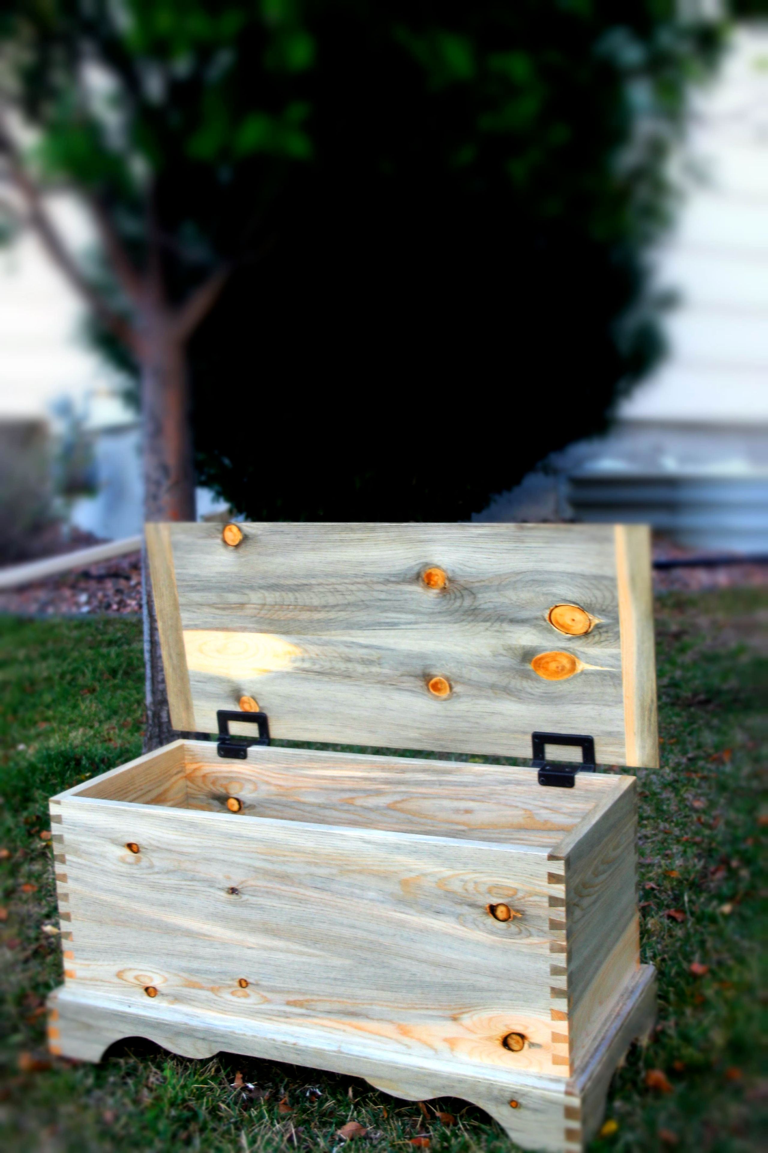 Shaker Reproduction Miniature Blanket Chest