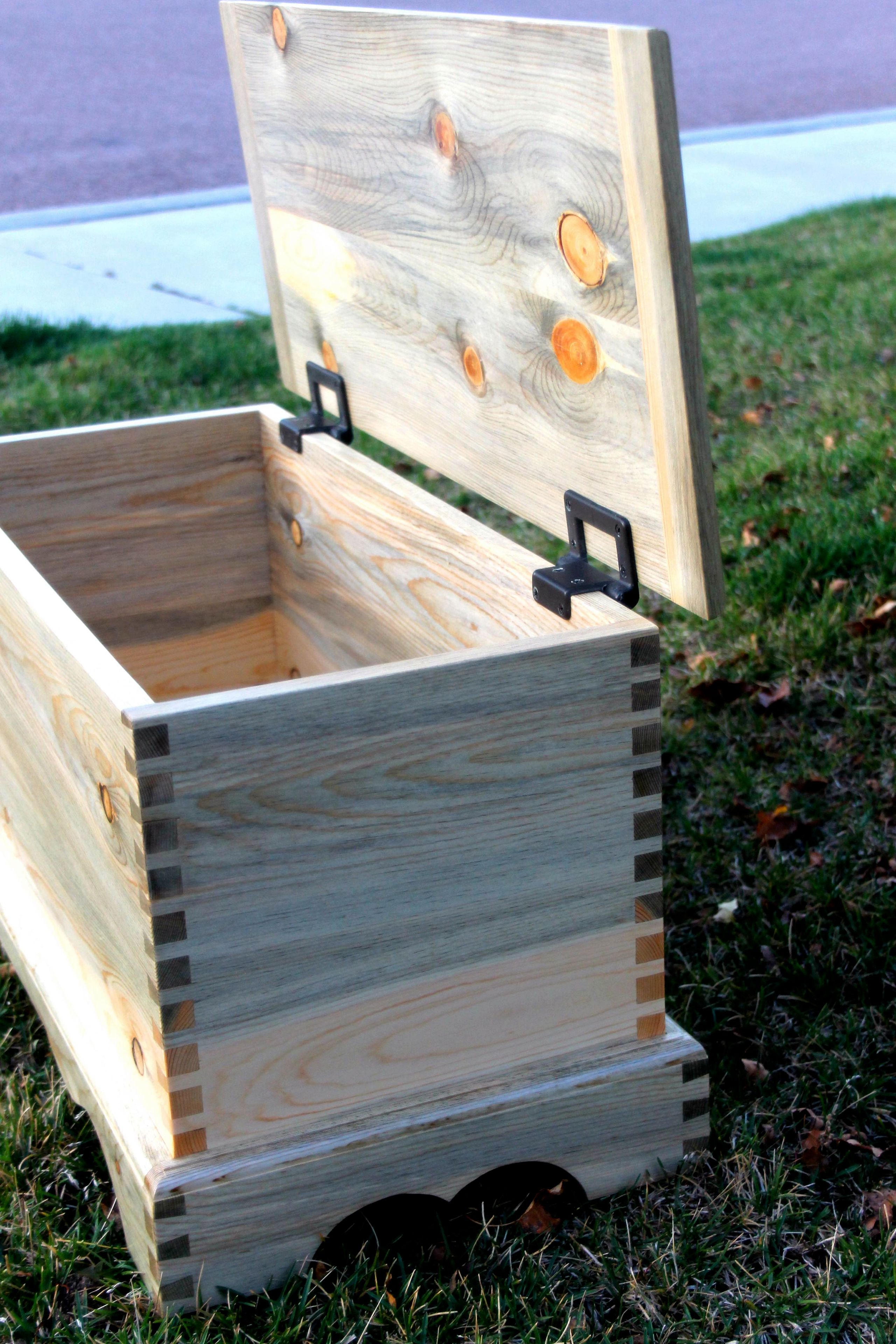 Shaker Reproduction Miniature Blanket Chest 4 