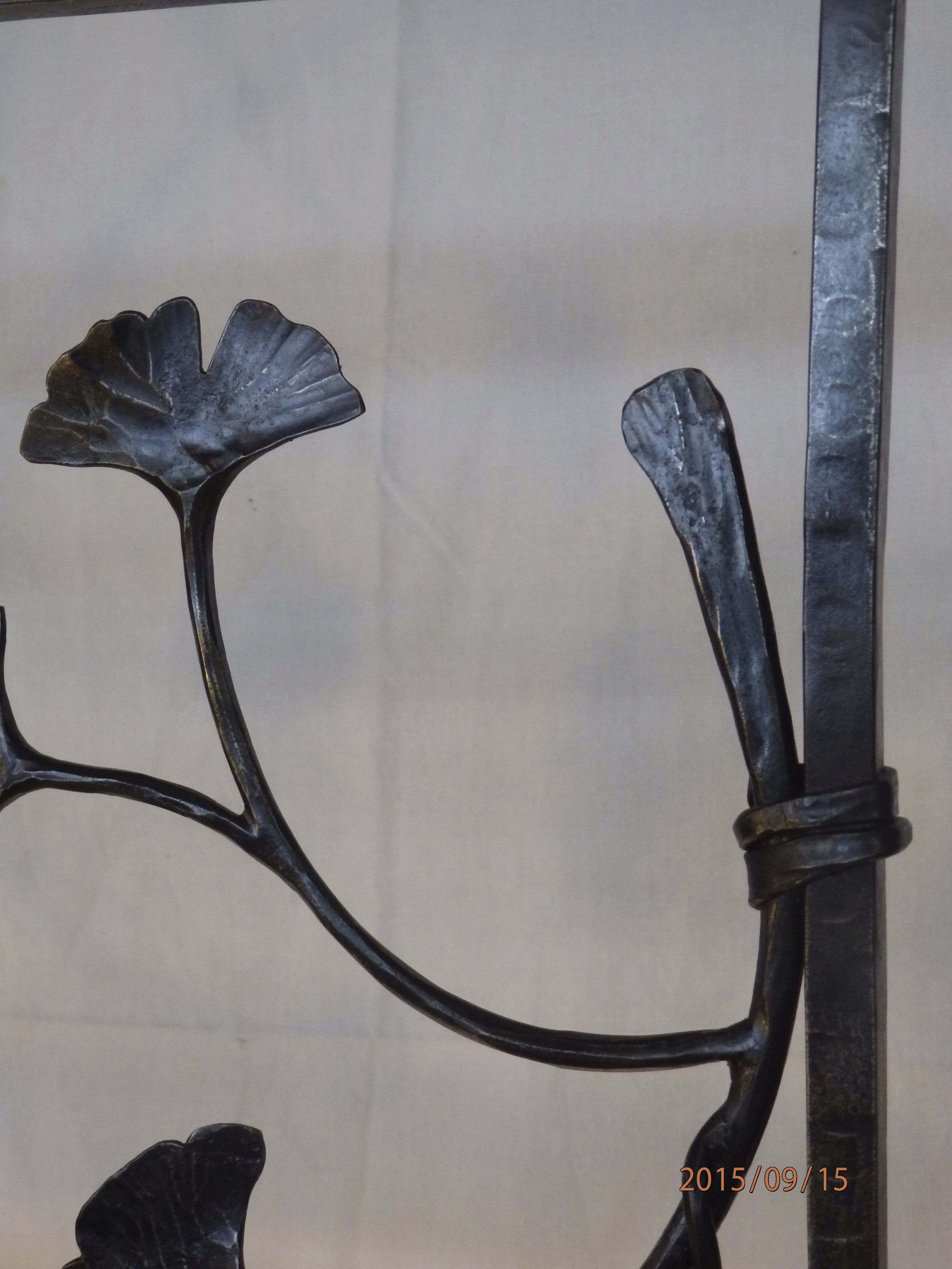 Ginkgo And Praying Mantis Lamp 4