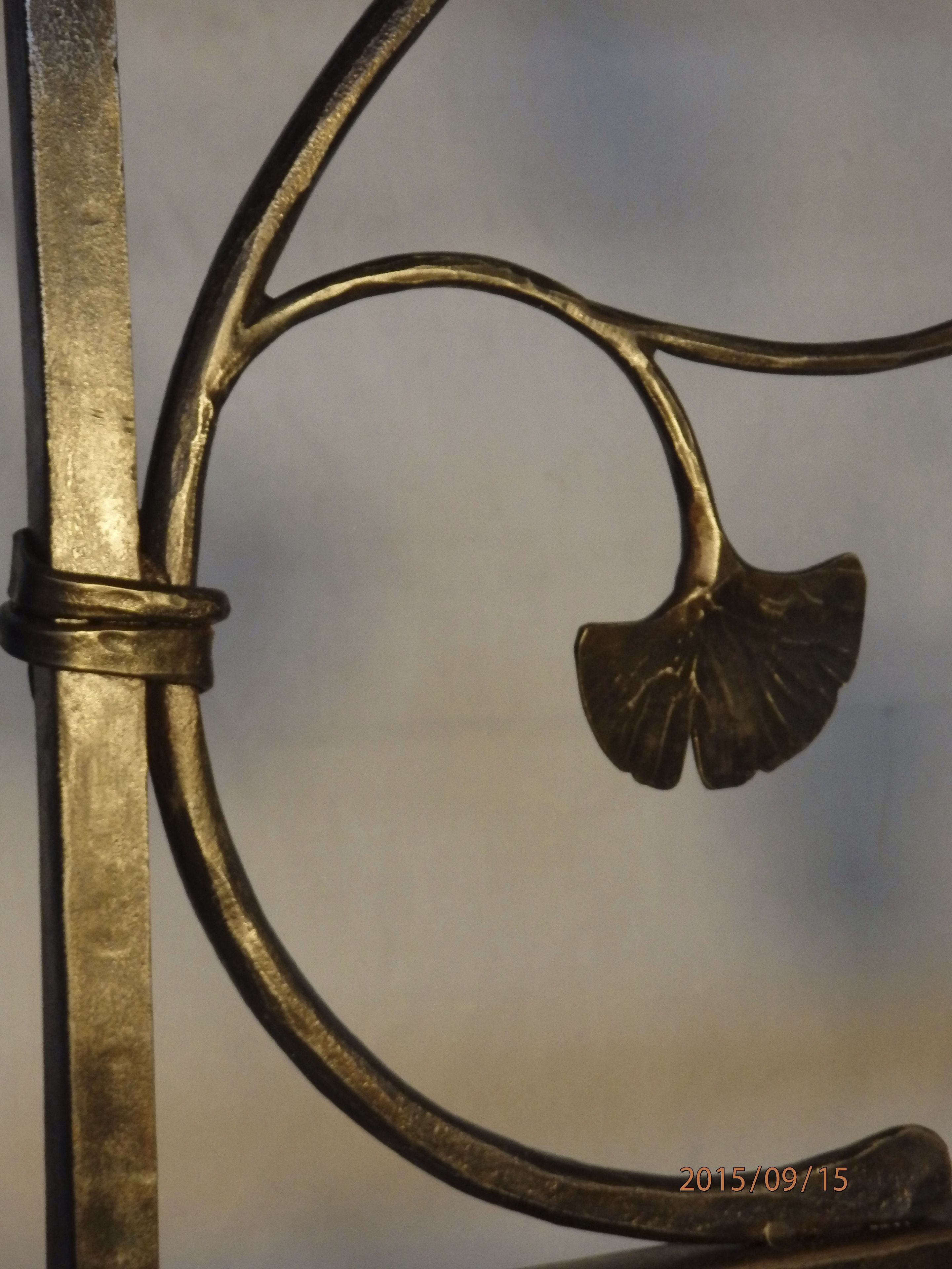 Ginkgo And Praying Mantis Lamp 5