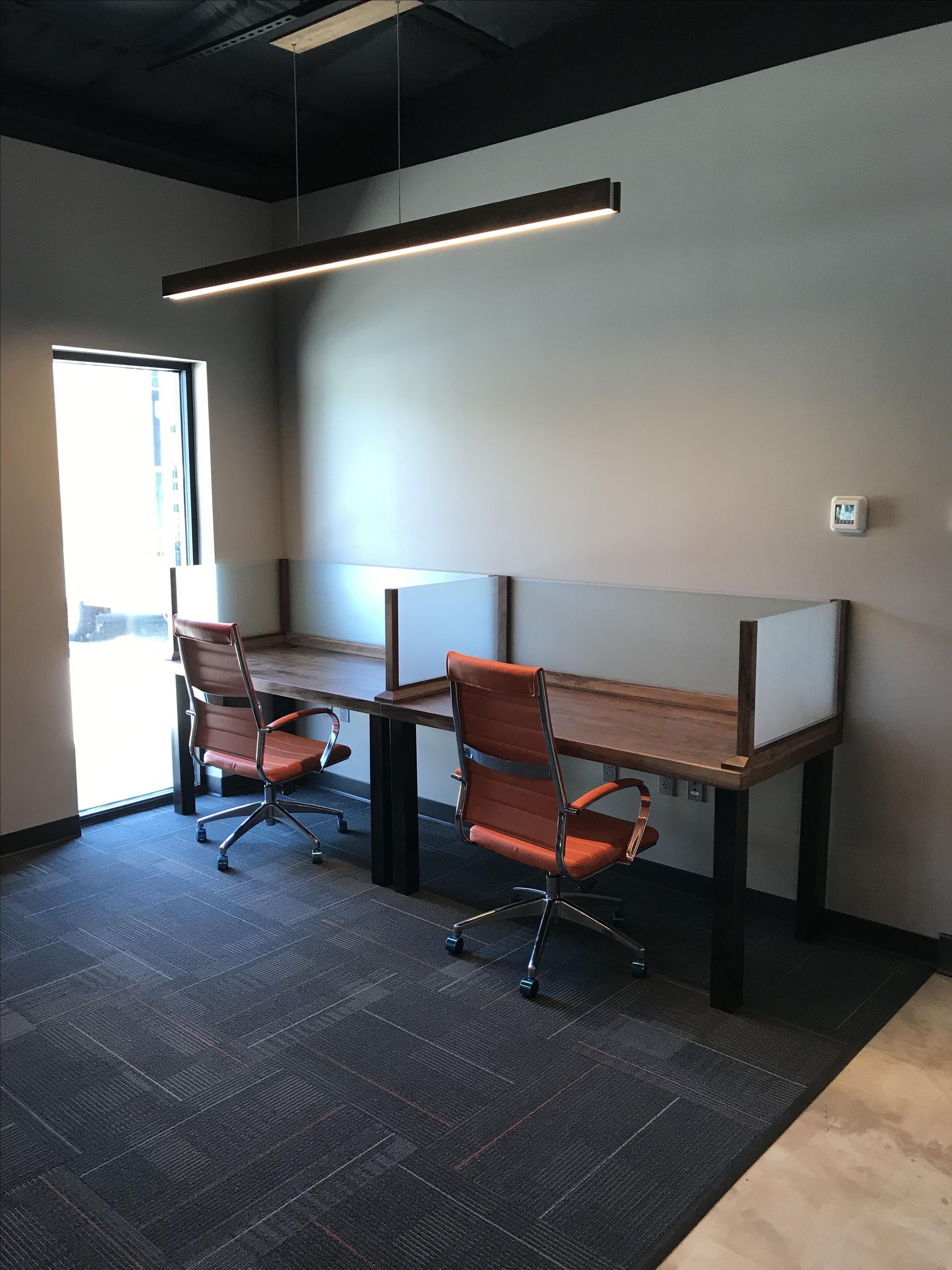 Work Stations With Glass Dividers 1