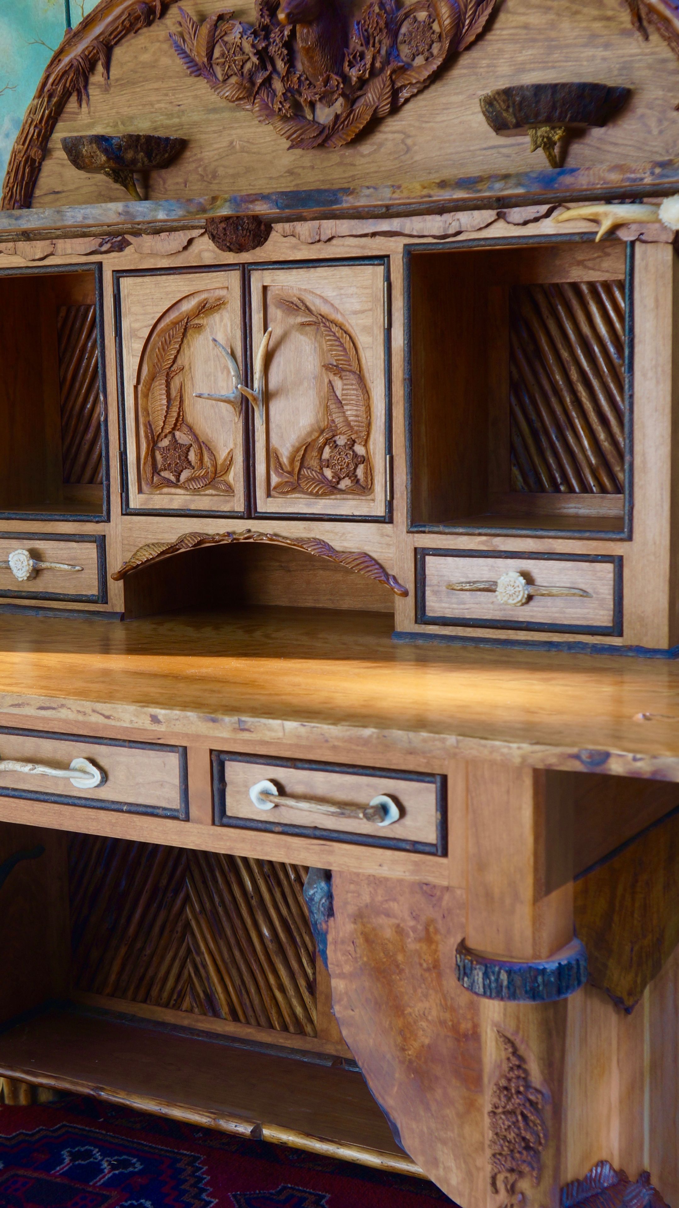 Hand Carved Whitetail Desk 4