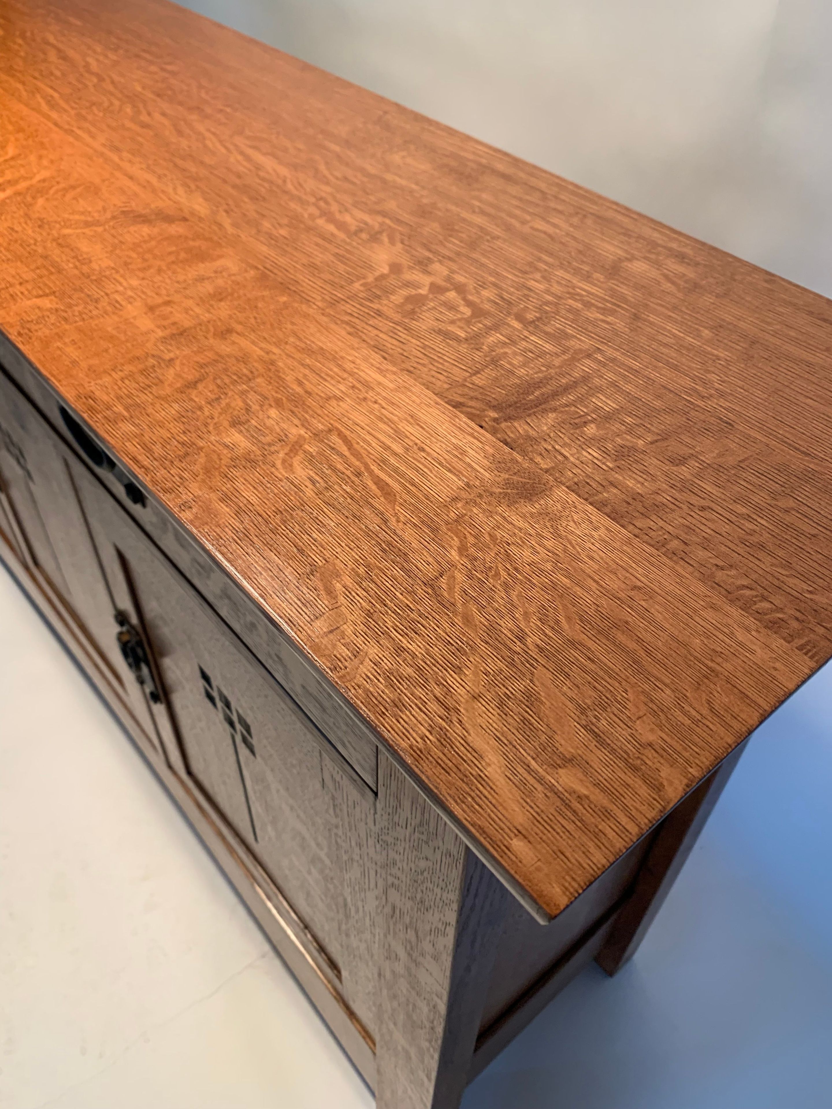 Arts & Crafts Entertainment Console 6 