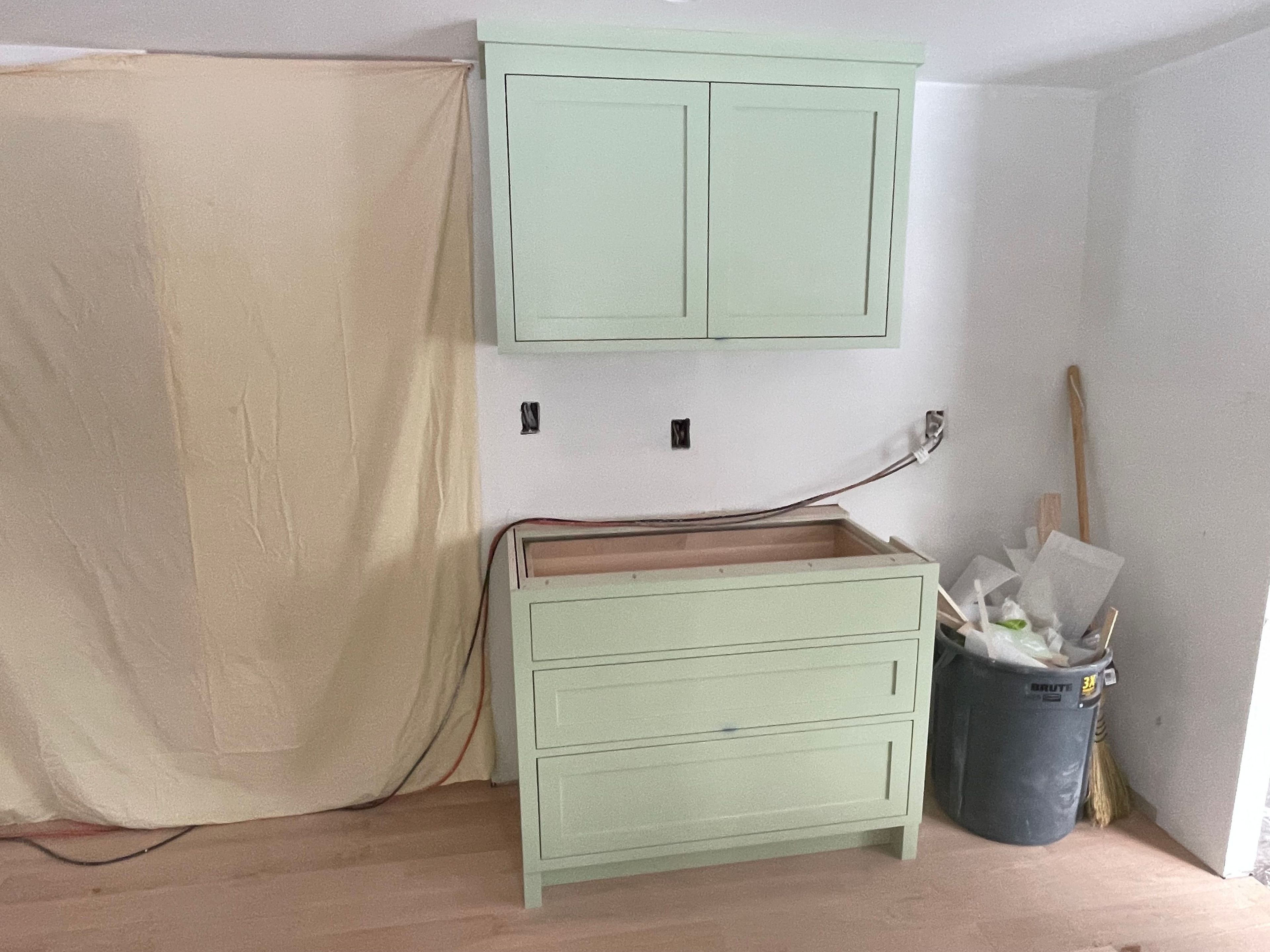Custom kitchen with seating at peninsula. 4 
