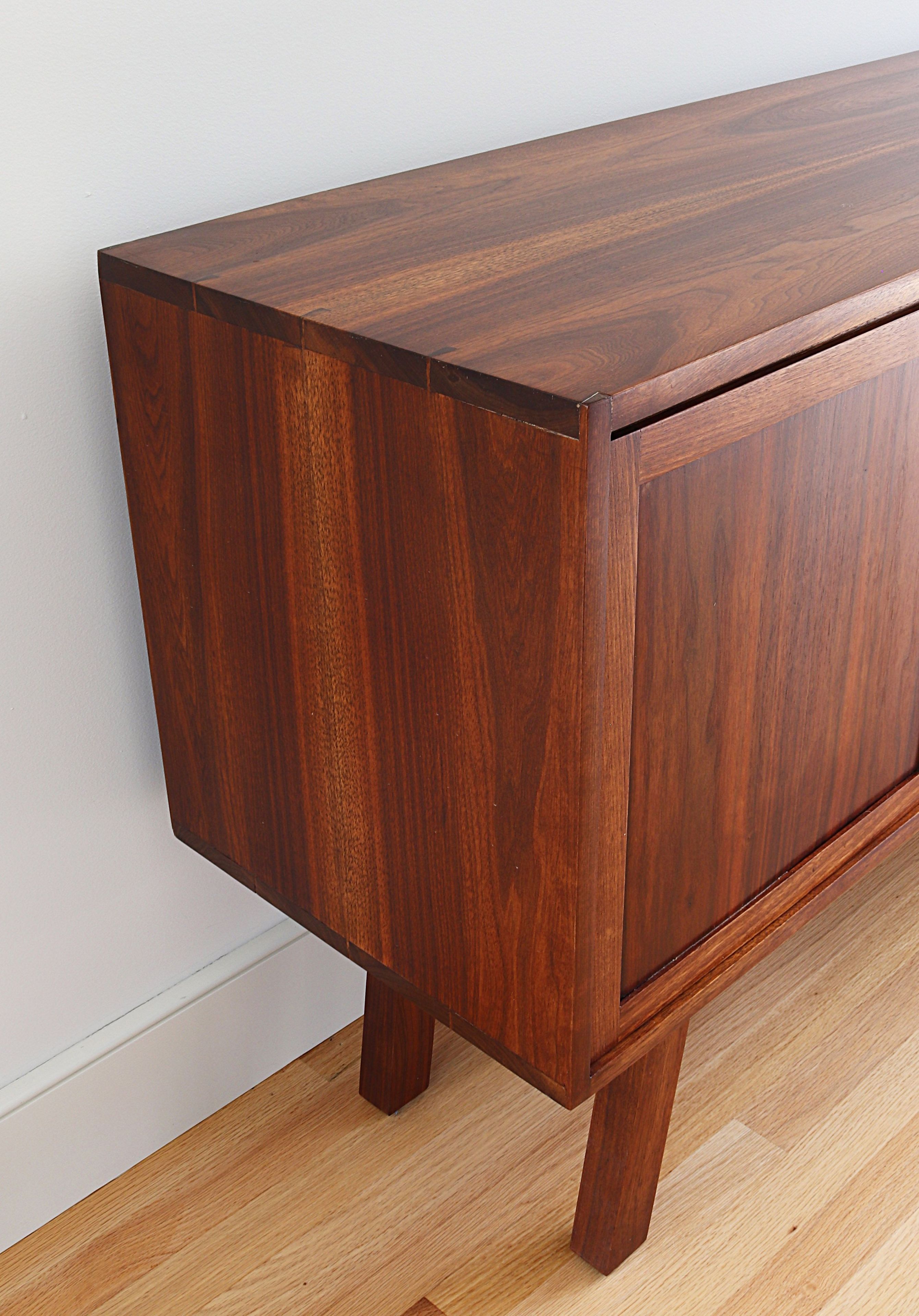 MID CENTURY MODERN SIDEBOARD/ CREDENZA WITH SLIDING DOORS 3